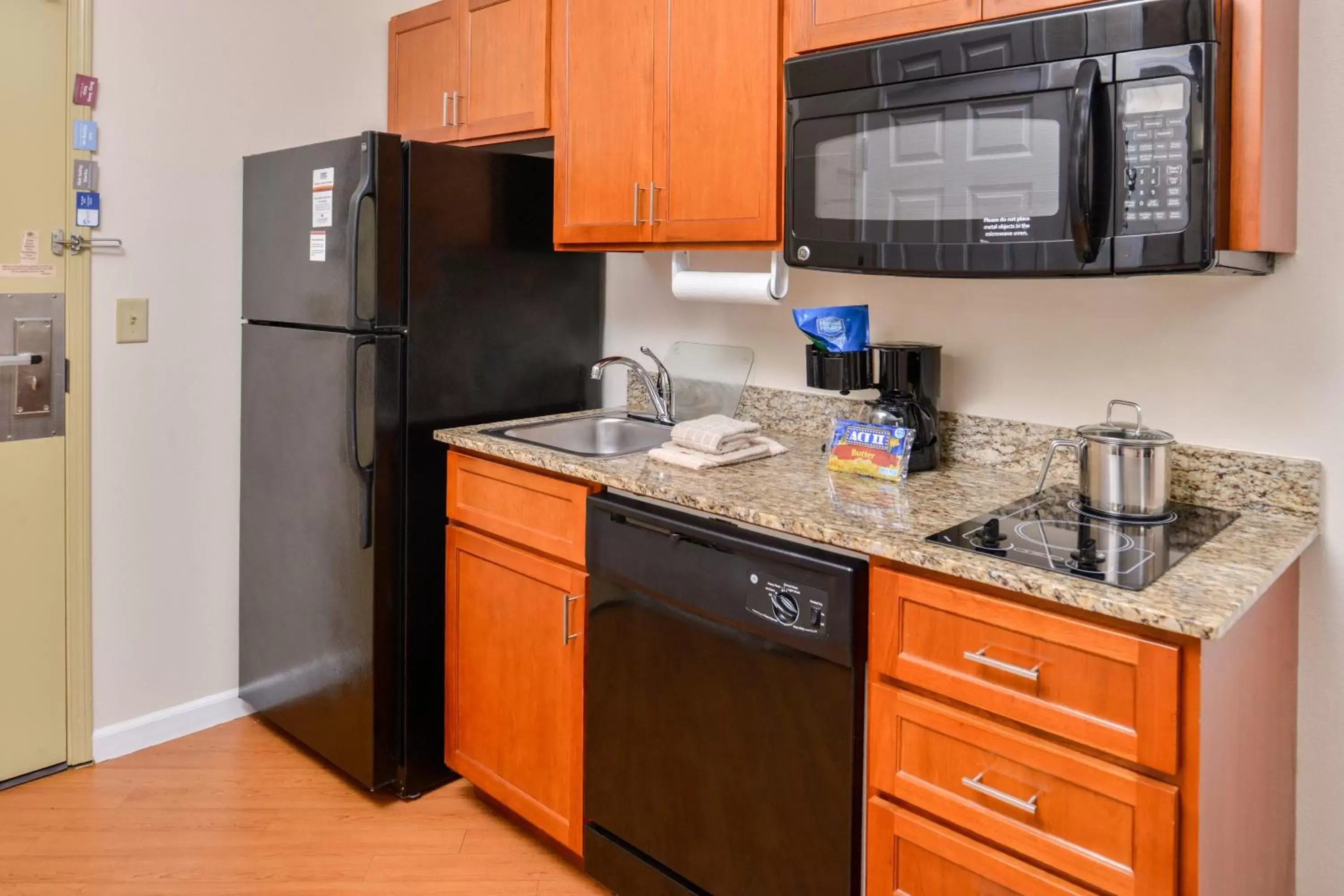 Photo of the whole room, Kitchen/Kitchenette in Candlewood Suites Abilene, an IHG Hotel