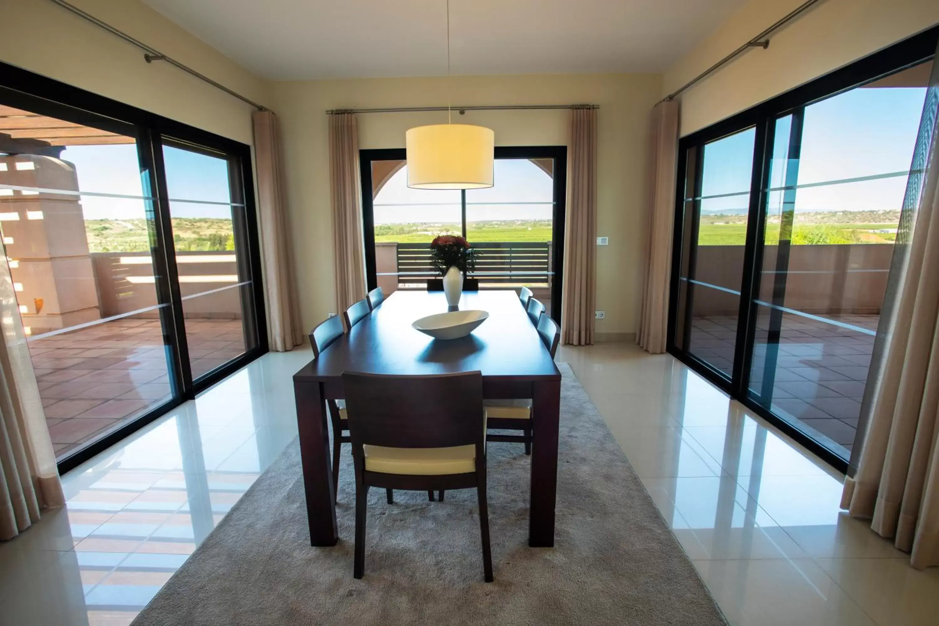 Dining area in Amendoeira Golf Resort