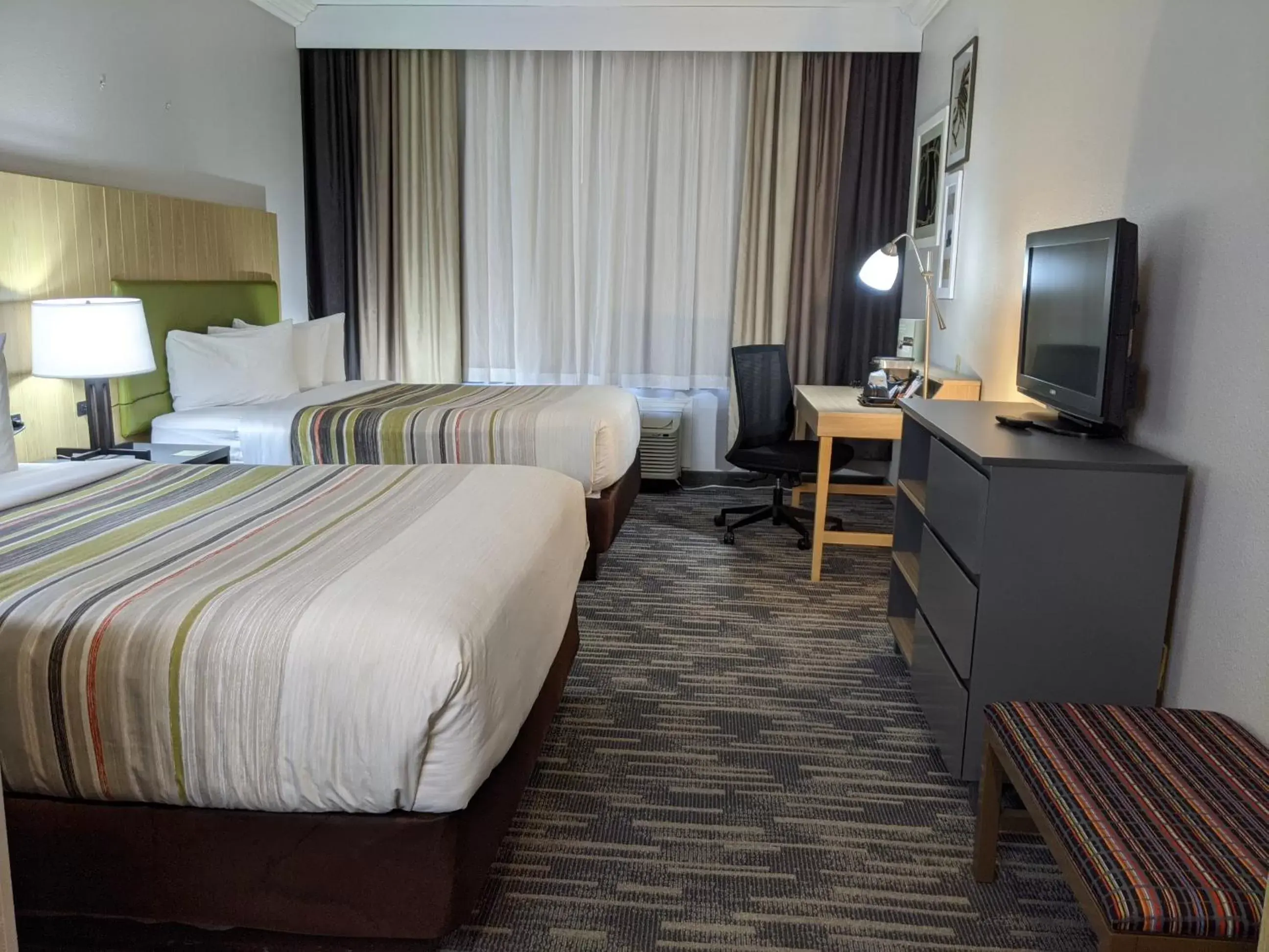 Bed in Country Inn & Suites by Radisson, Nashville, TN