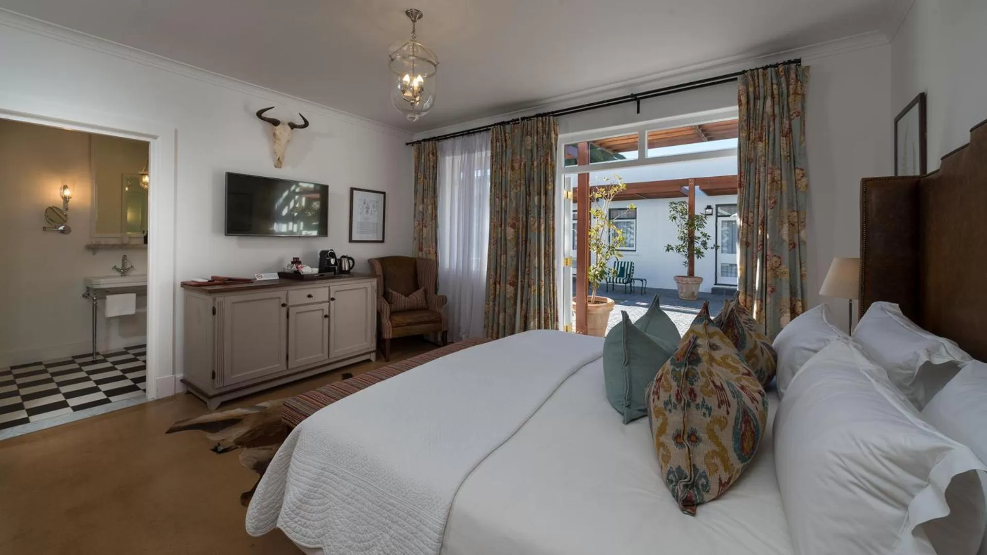 Bed in Drostdy Hotel