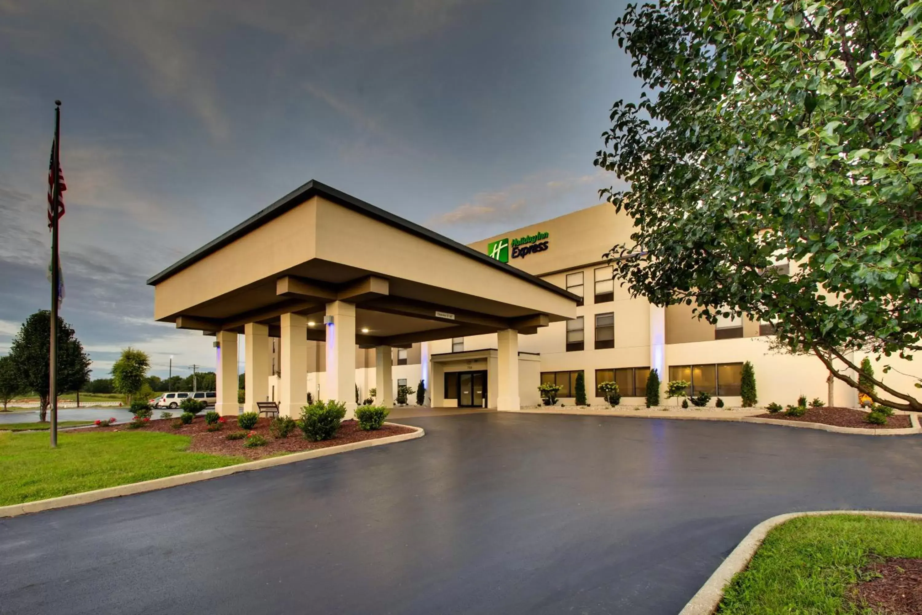 Property building in Holiday Inn Express - Horse Cave, an IHG Hotel