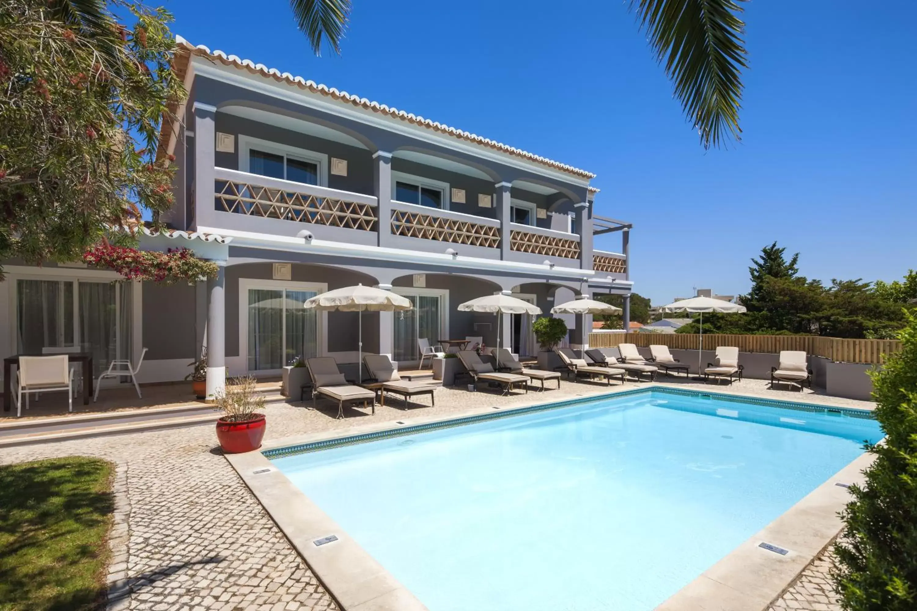 Pool view, Property Building in Costa d'Oiro Ambiance Village