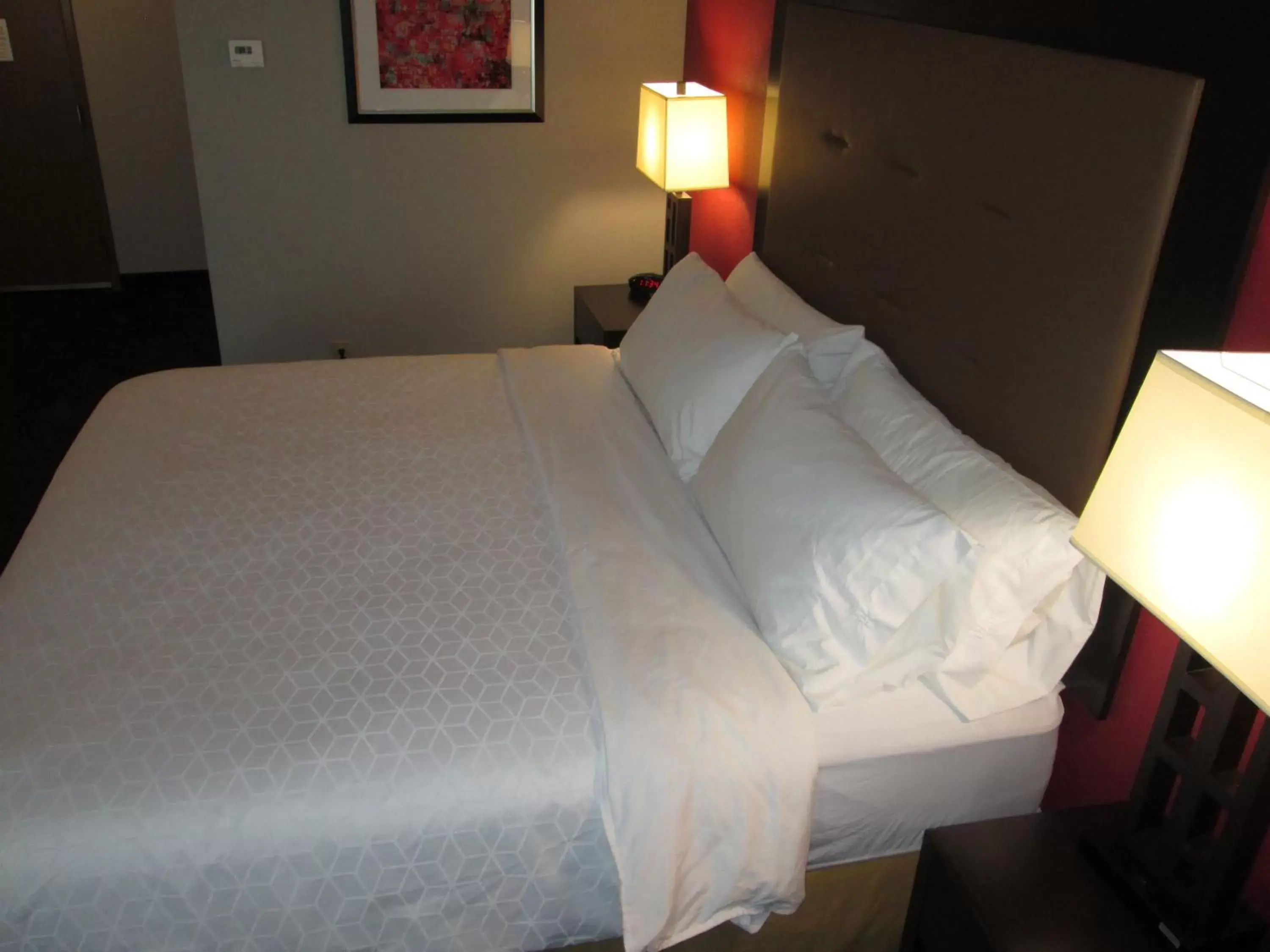 Photo of the whole room, Bed in Holiday Inn Express Cloverdale - Greencastle, an IHG Hotel