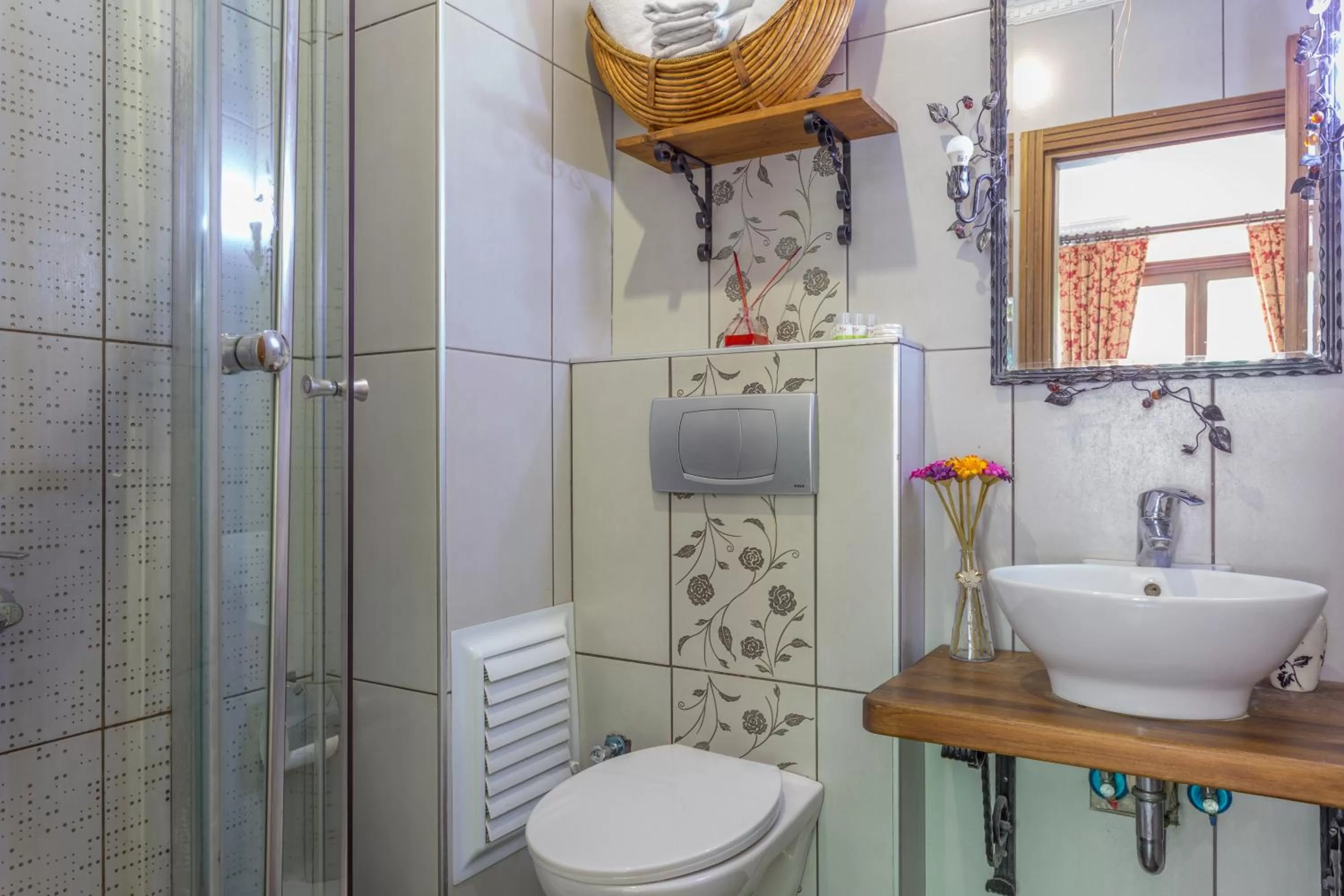 Decorative detail in Sphendon Hotel