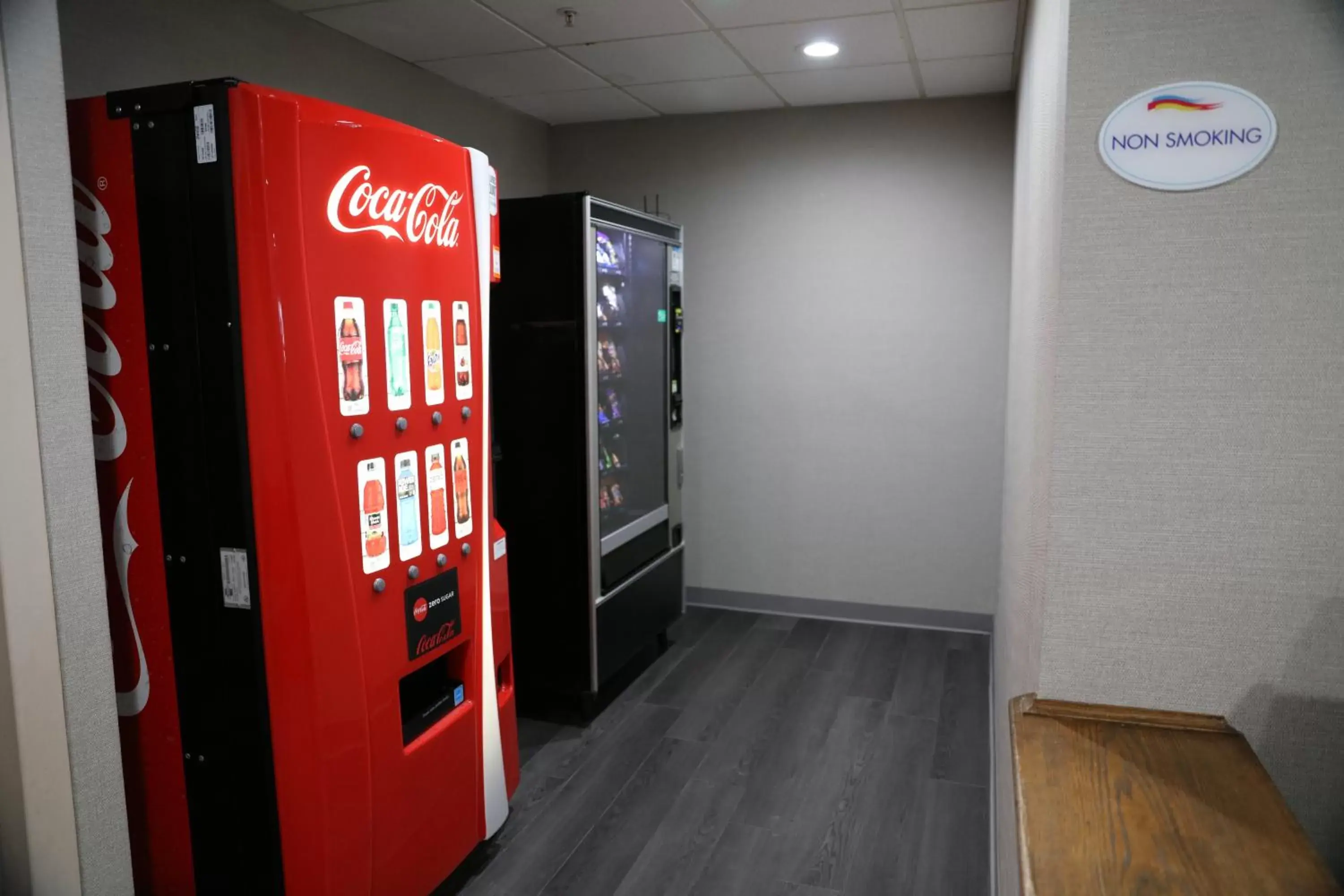 vending machine, Supermarket/Shops in Baymont by Wyndham Rockford