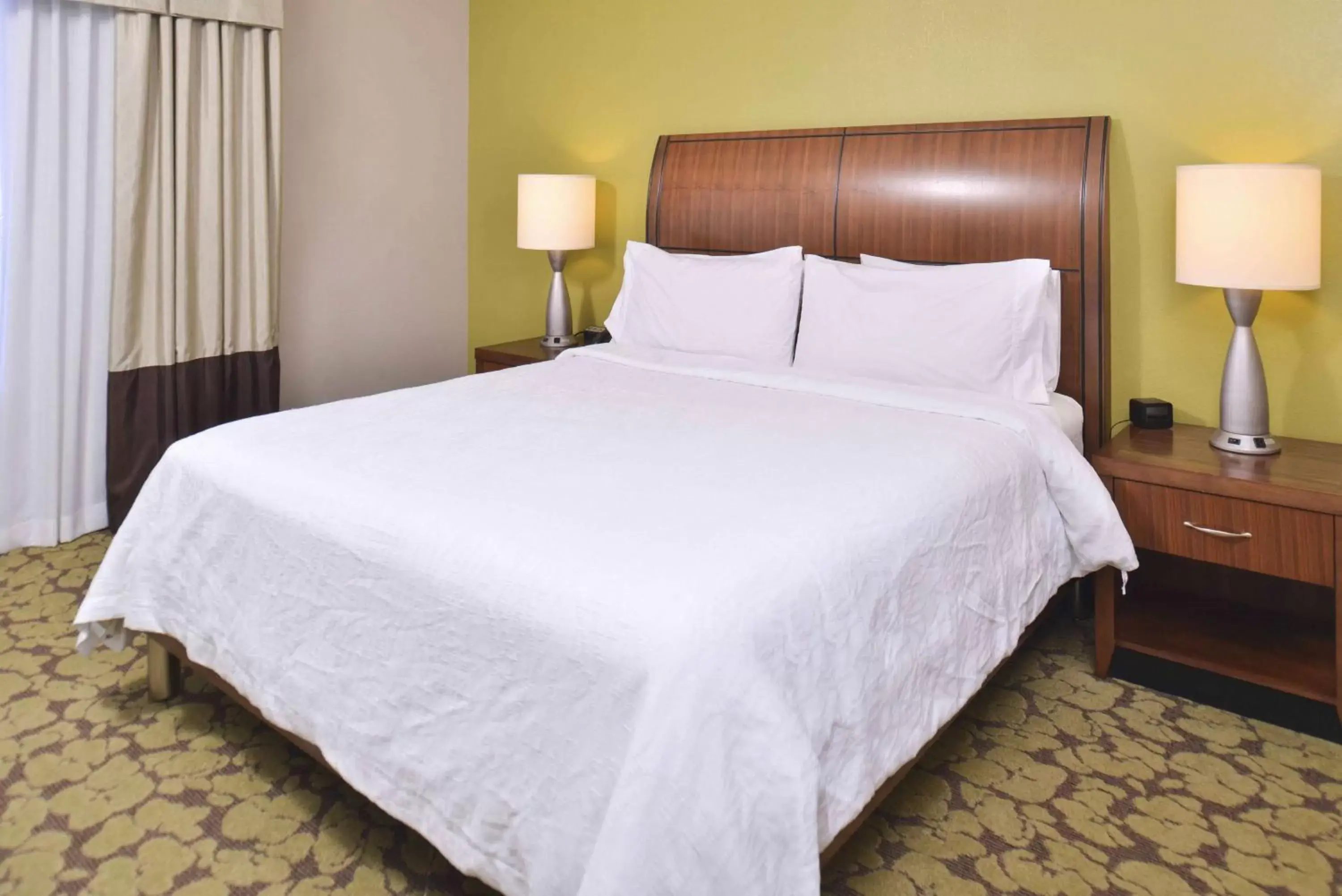 Bed in Hilton Garden Inn Indianapolis/Carmel