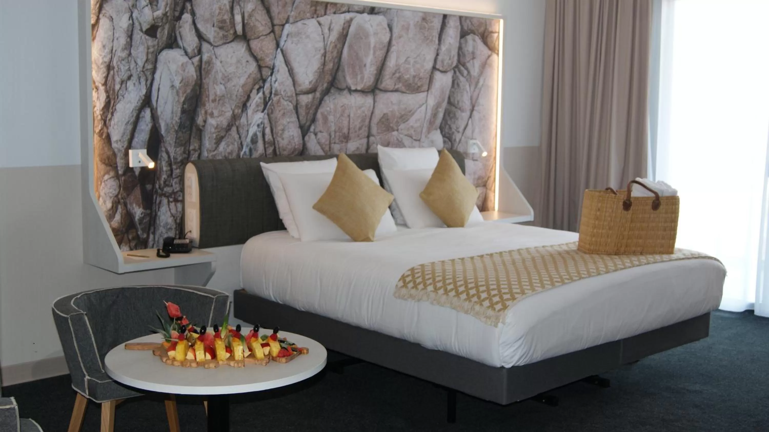 Living room, Bed in Mercure Hotel & Spa Bastia Biguglia