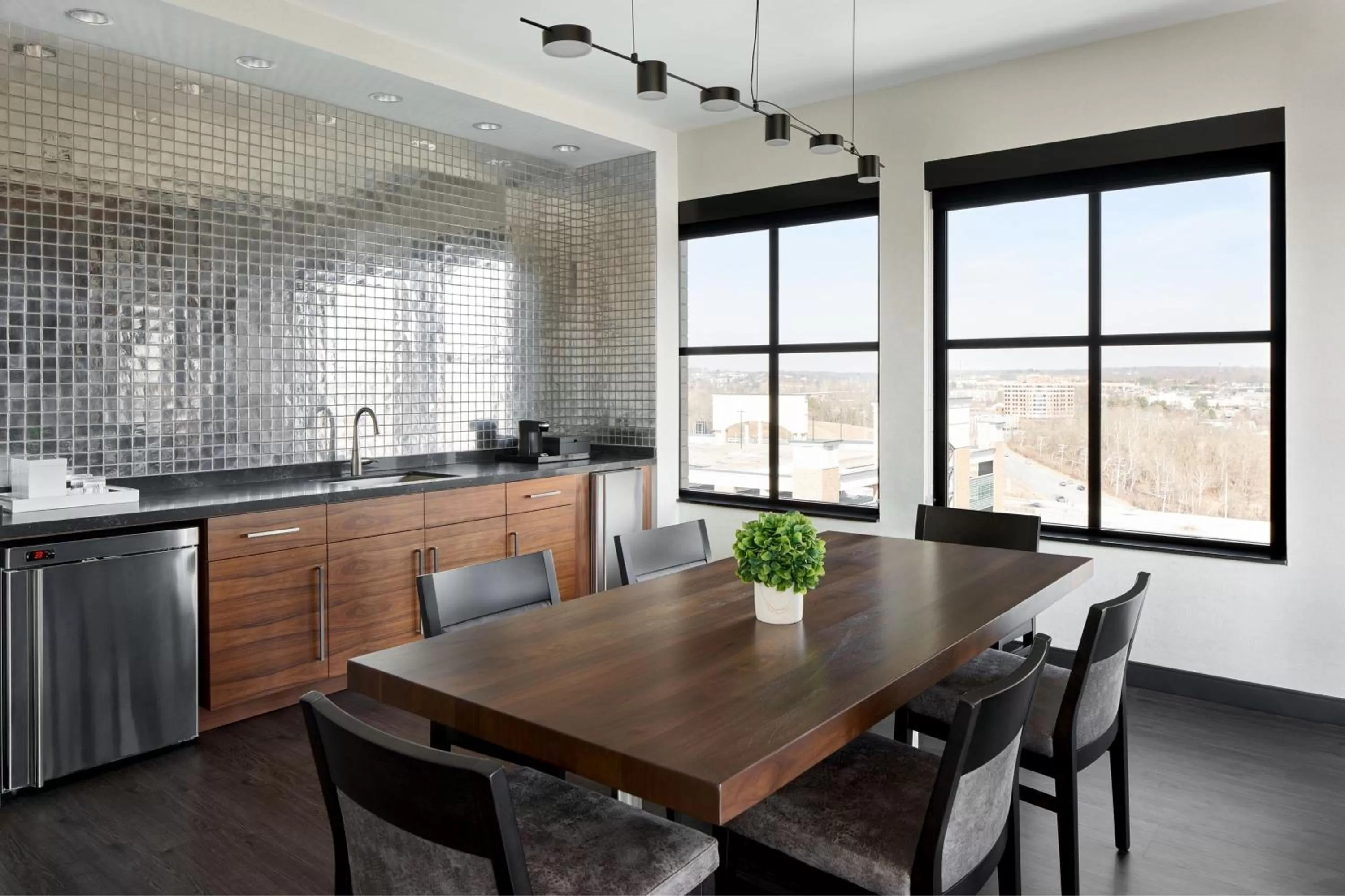 Kitchen or kitchenette in Marriott Owings Mills Metro Centre