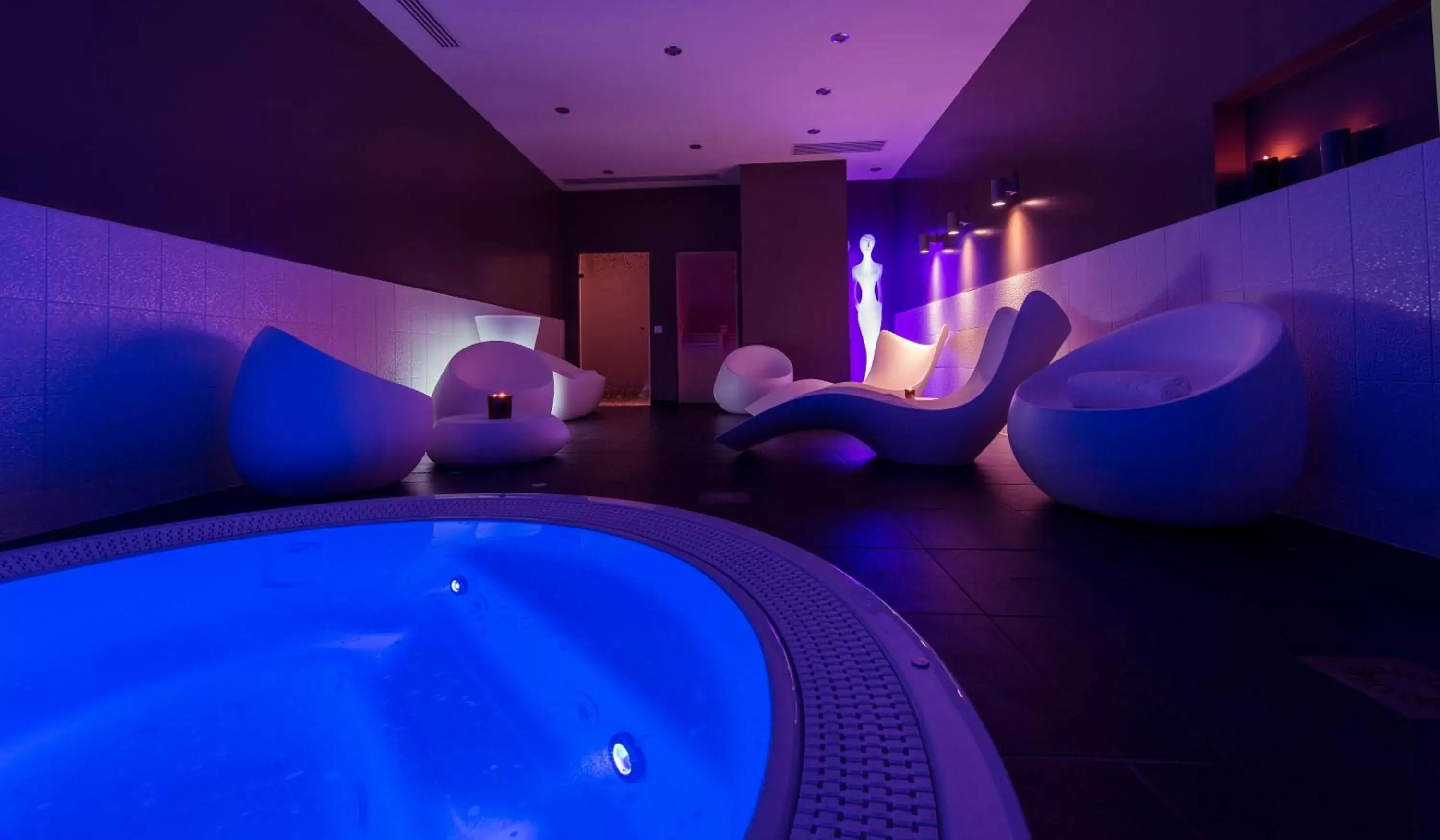 Hot Tub in Seven Urban Suites Nantes Centre
