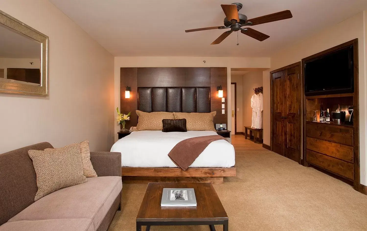 Photo of the whole room, Bed in The Peaks Resort and Spa