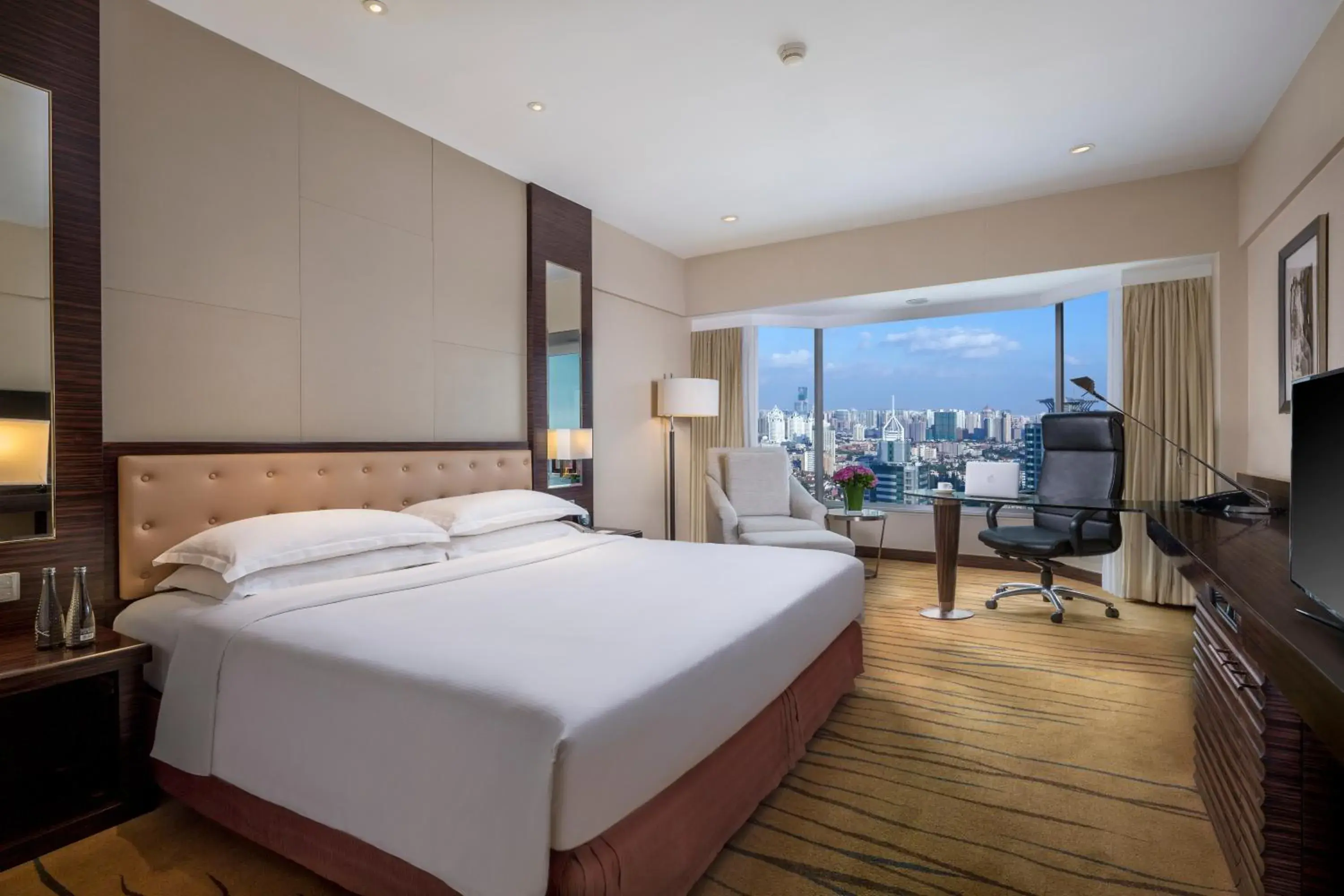 Photo of the whole room, Bed in The Kunlun Jing An Photo of the whole room, Bed in The Kunlun Jing An