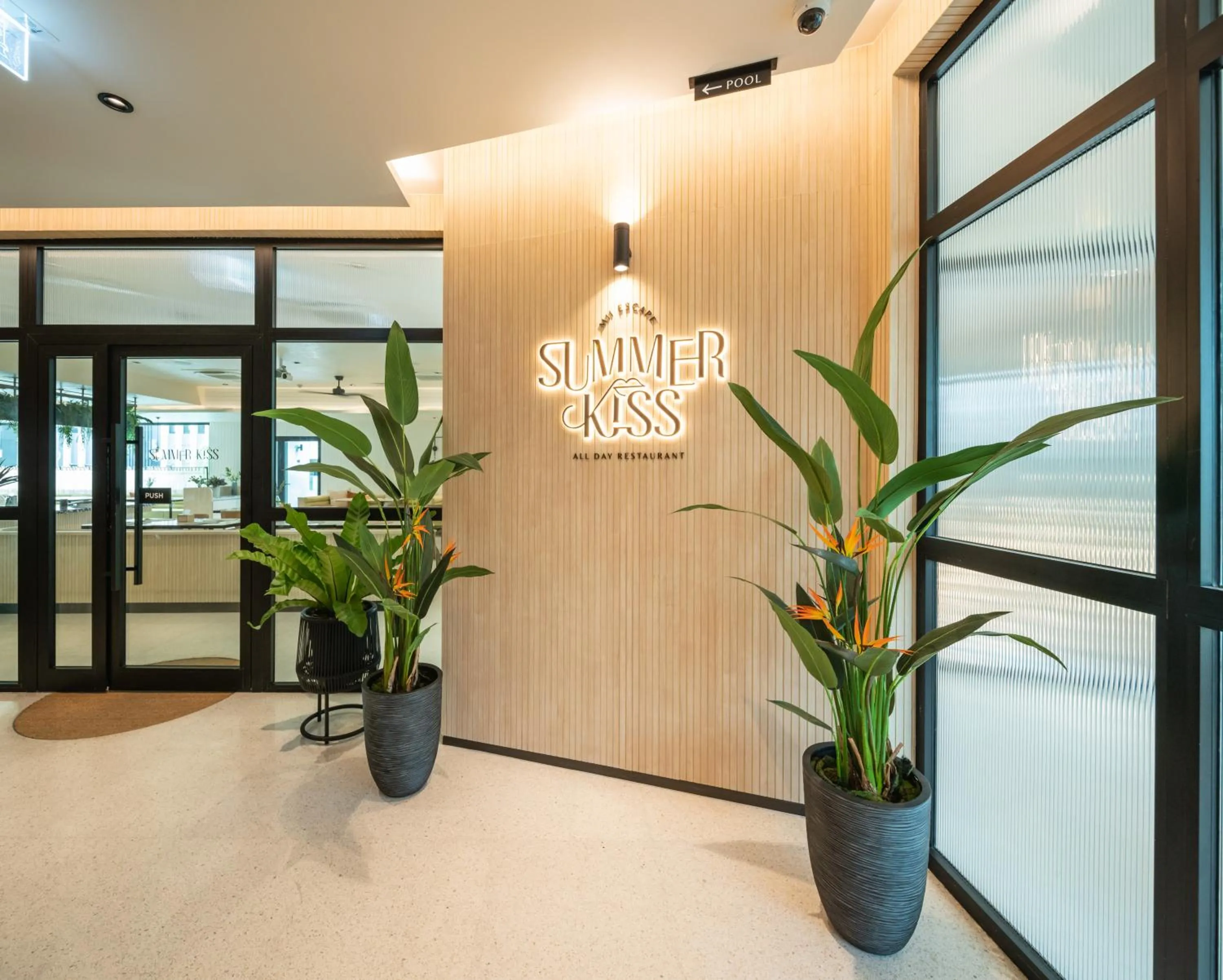 Restaurant/places to eat in Mii Hotel Srinakarin