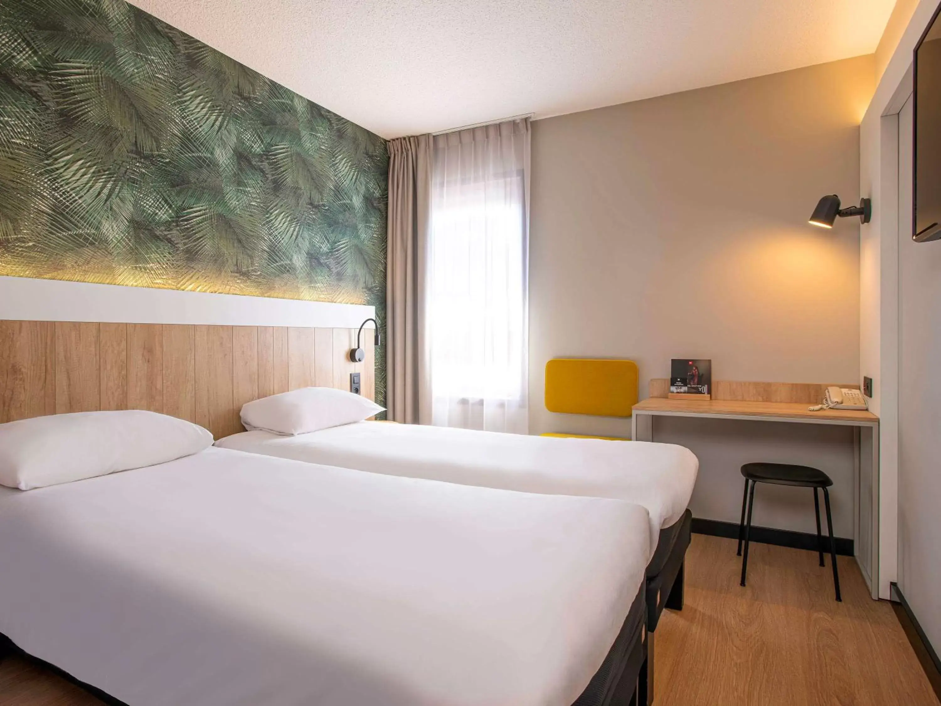 Photo of the whole room, Bed in ibis Brussels Waterloo