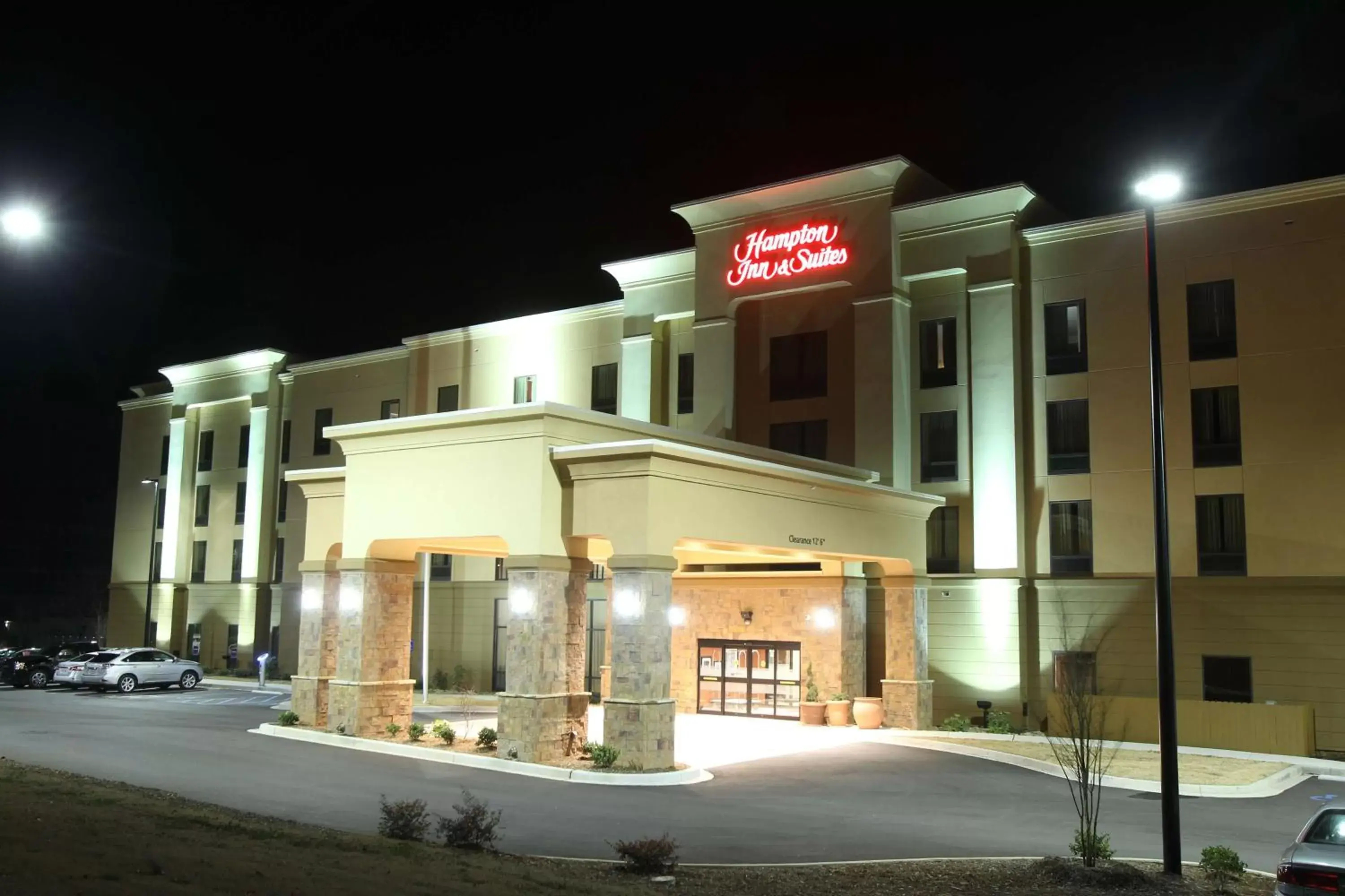 Property Building in Hampton Inn & Suites Seneca-Clemson Area