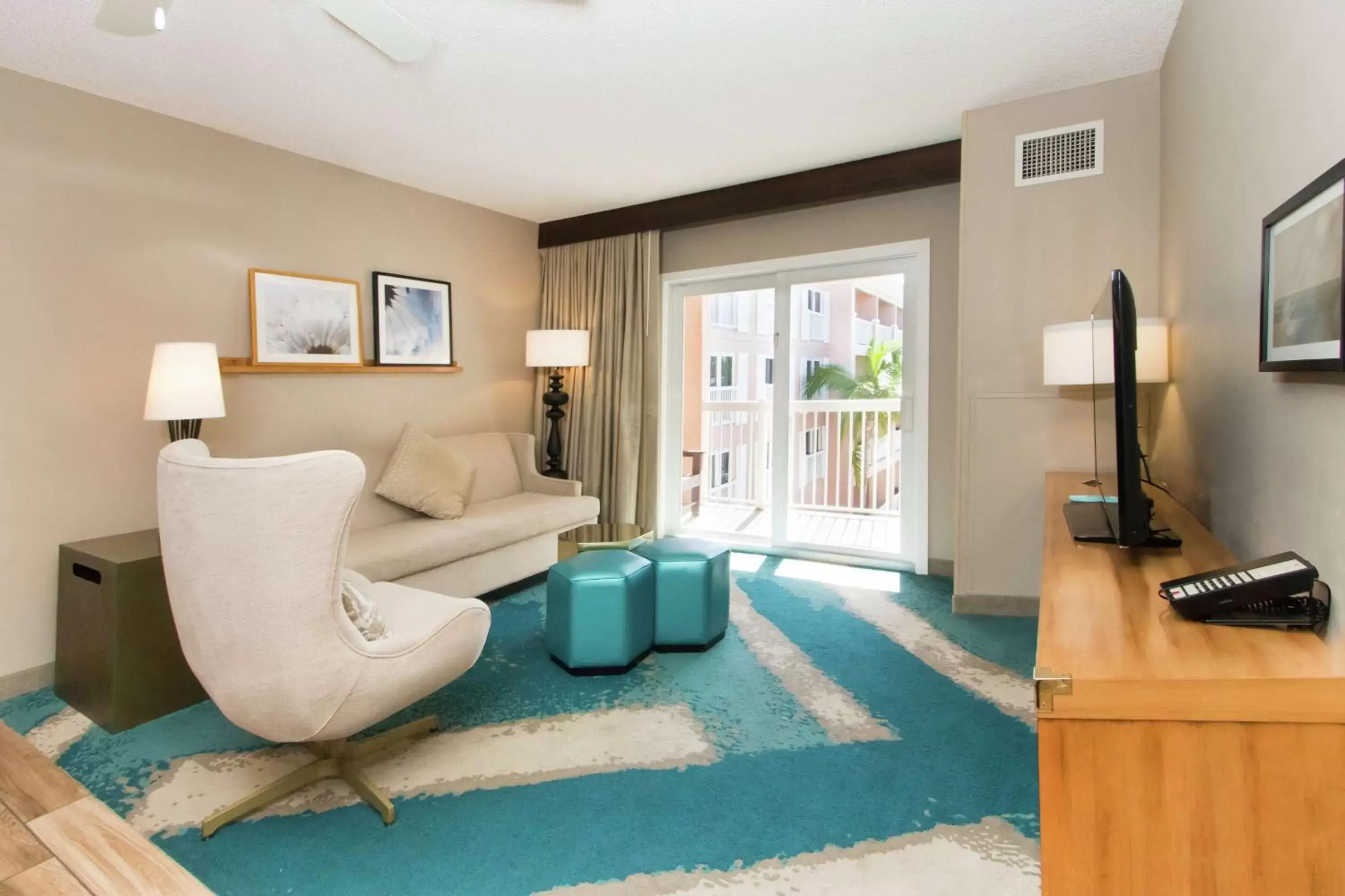 Living room in DoubleTree by Hilton Grand Key Resort Living room in DoubleTree by Hilton Grand Key Resort