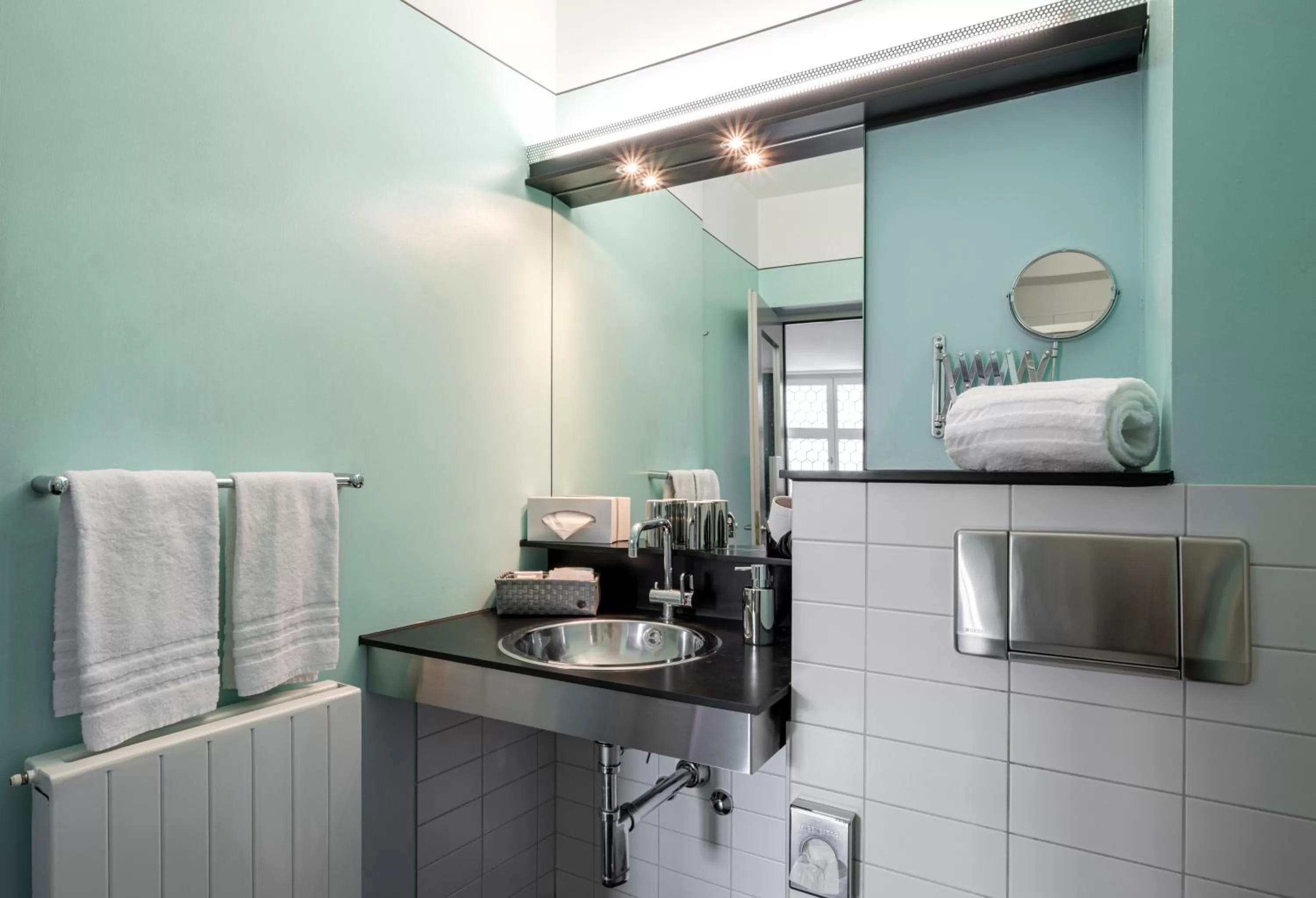 Bathroom, Bed in Hotel Hofgarten Luzern