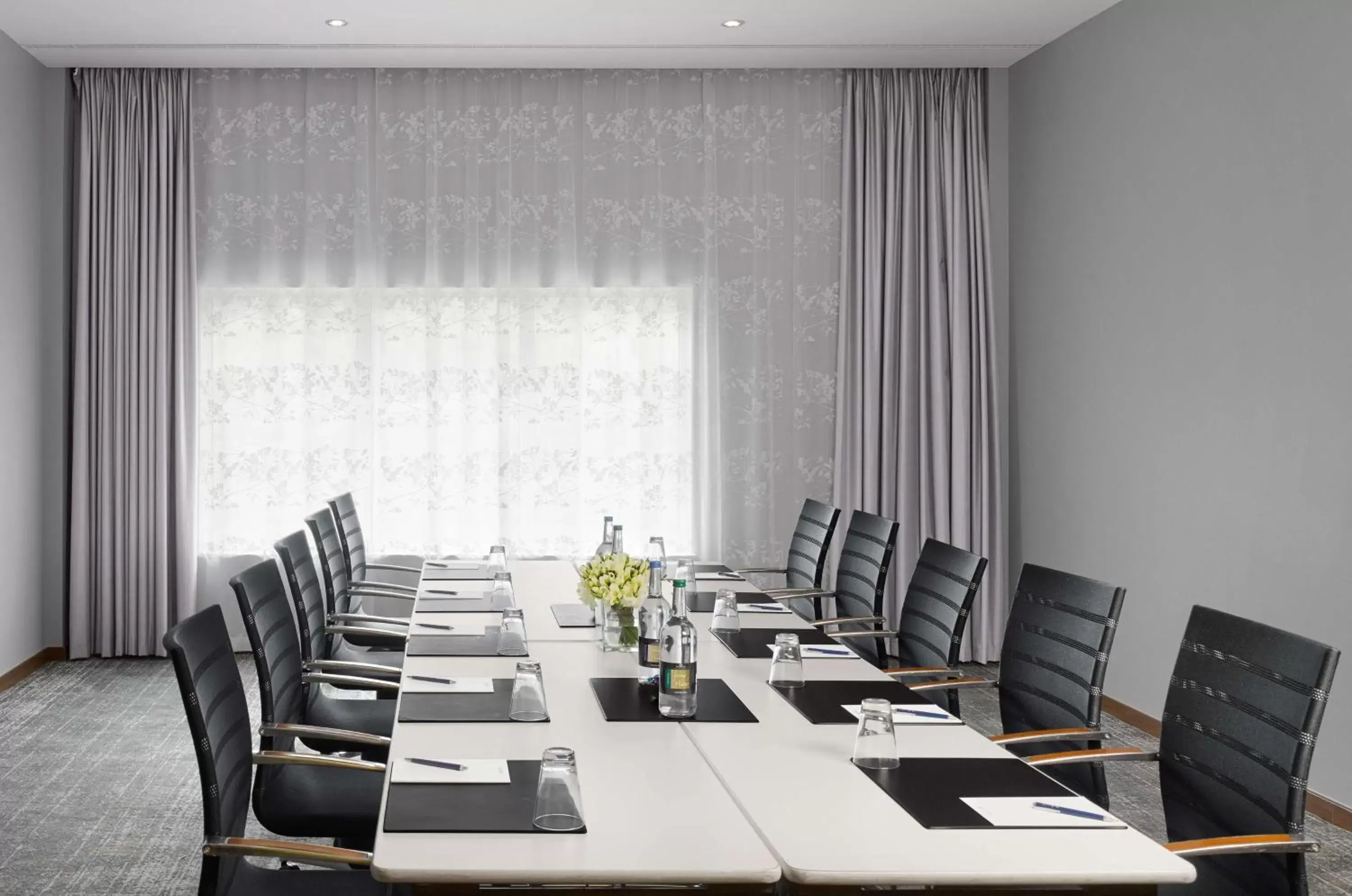 Meeting/conference room in Radisson Blu Hotel East Midlands Airport