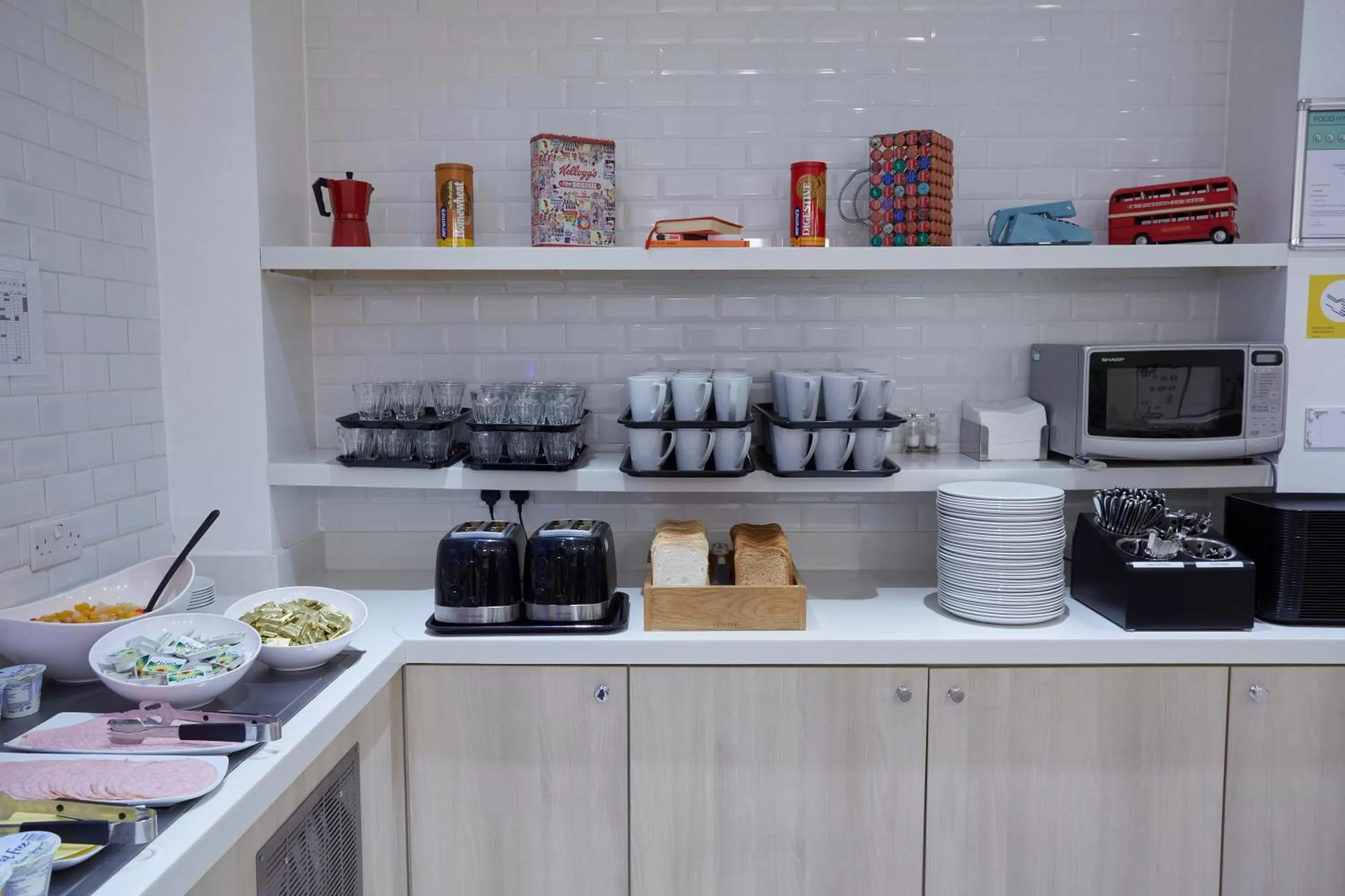 Breakfast in Comfort Inn Victoria