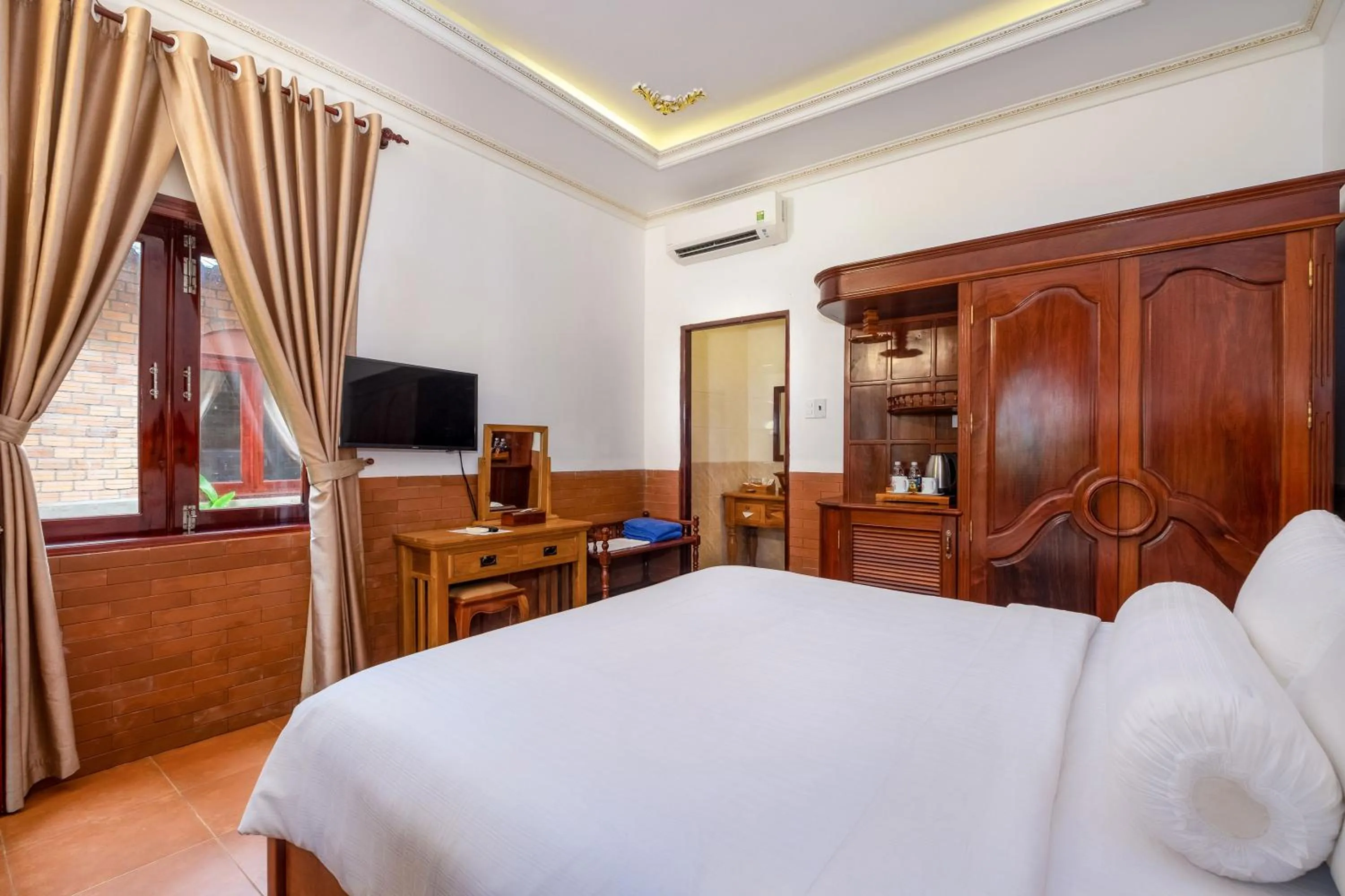 Photo of the whole room, Bed in Coco Palm Beach Resort