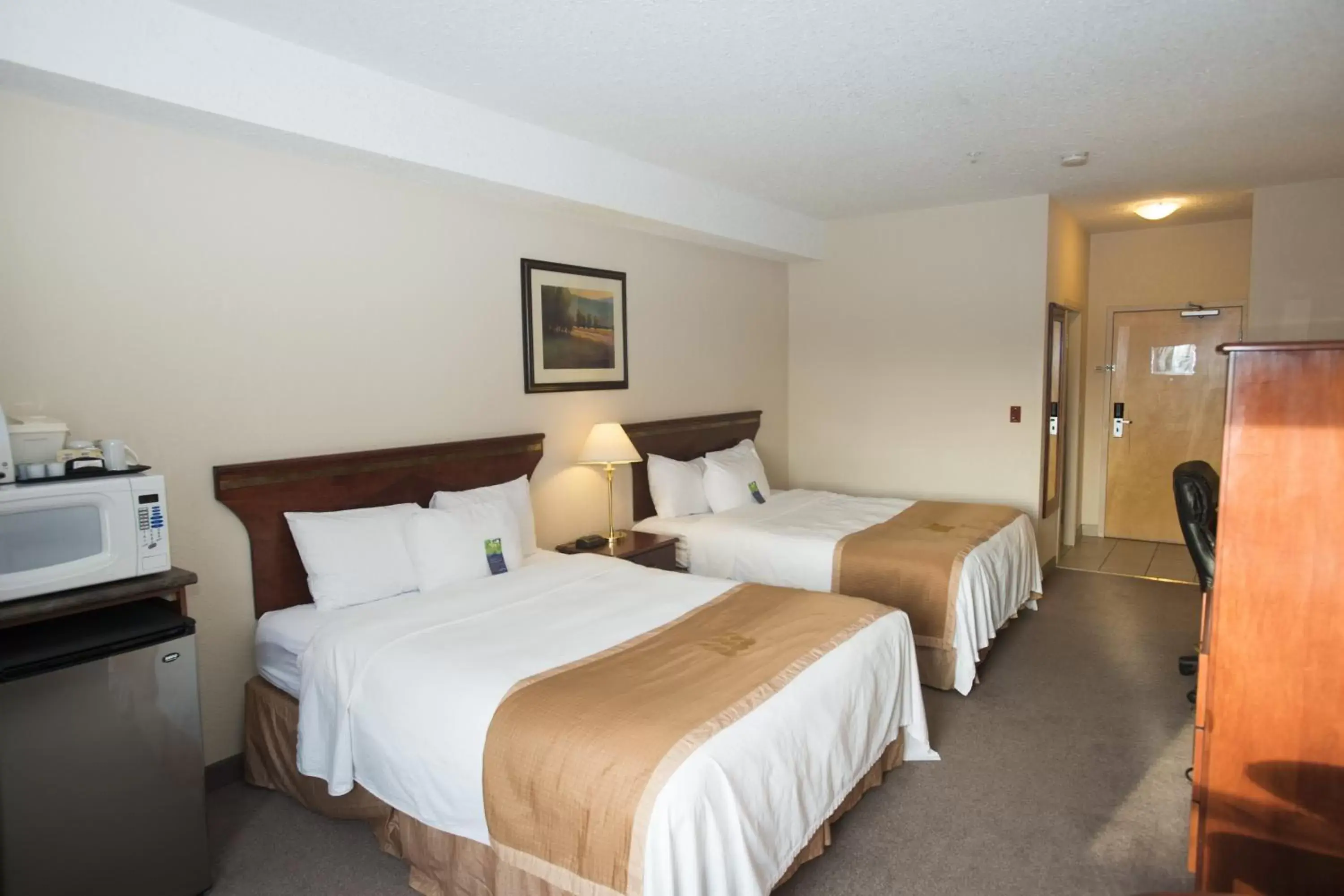 Bed in Lakeview Inns & Suites - Chetwynd