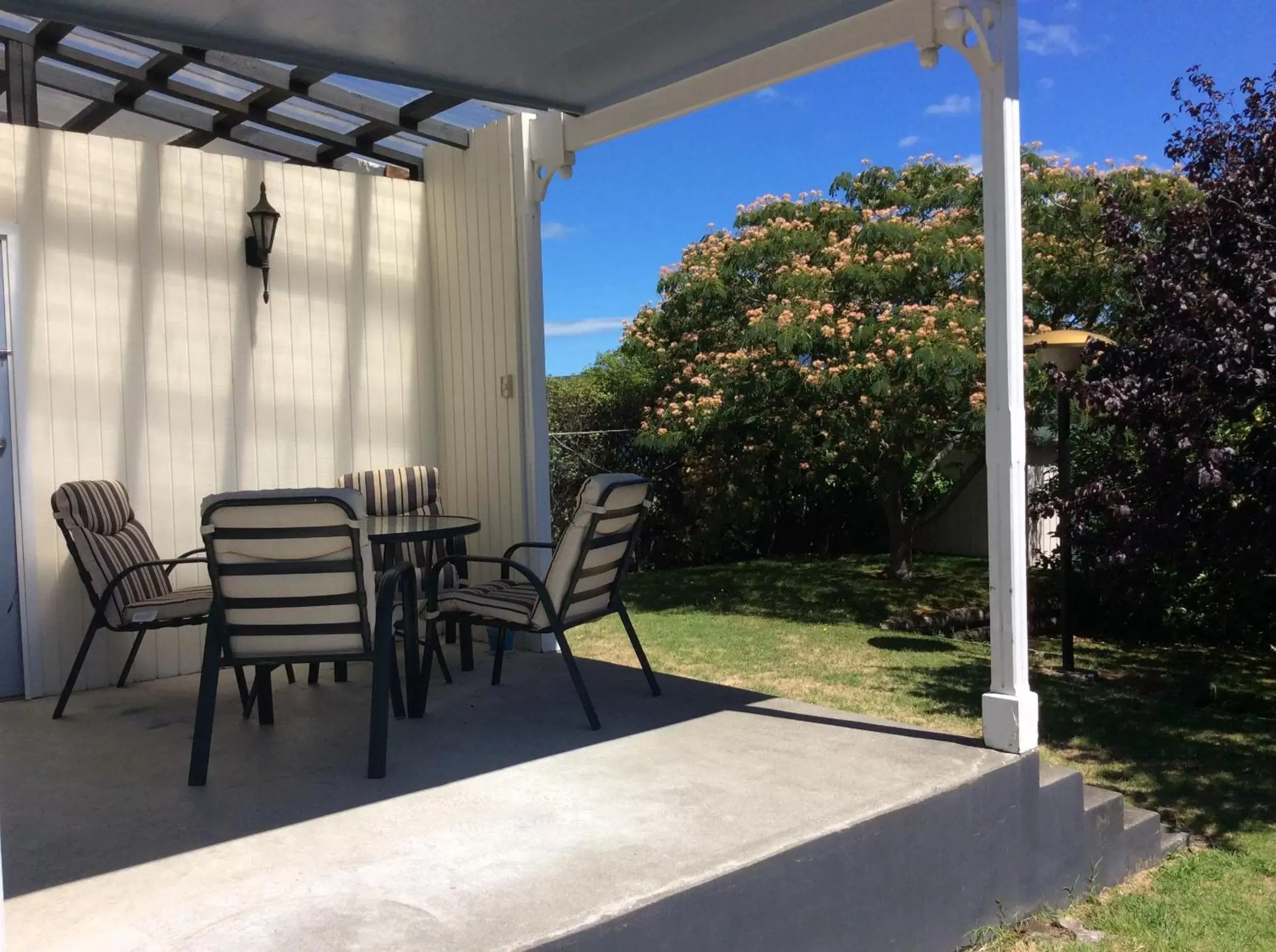 Balcony/Terrace in Kings Court Motel