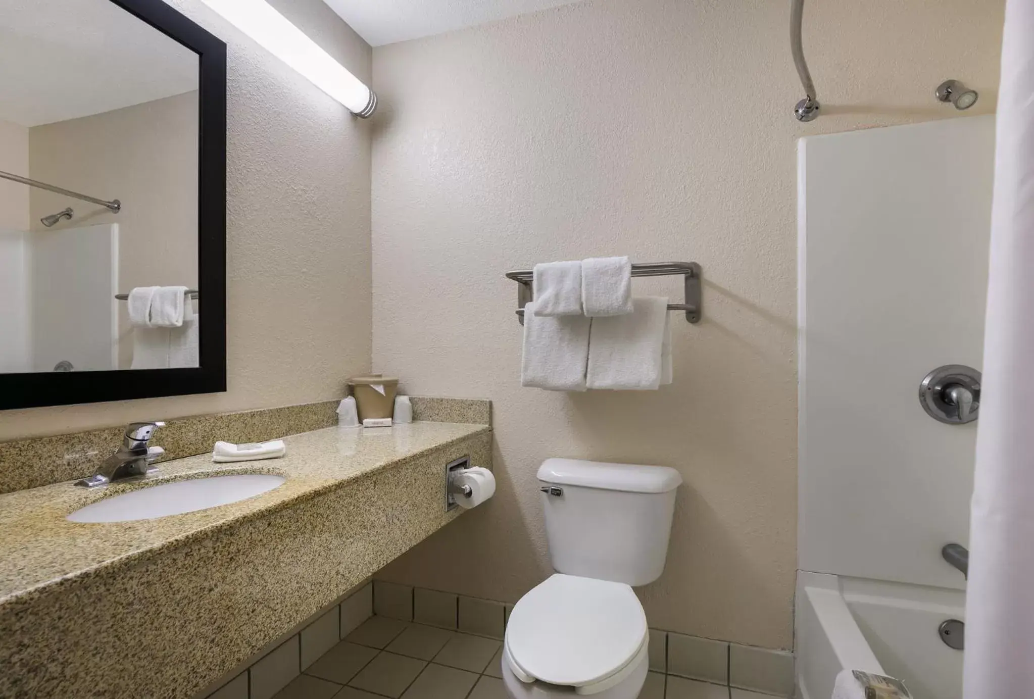 Bathroom in Red Roof Inn & Suites Knoxville East