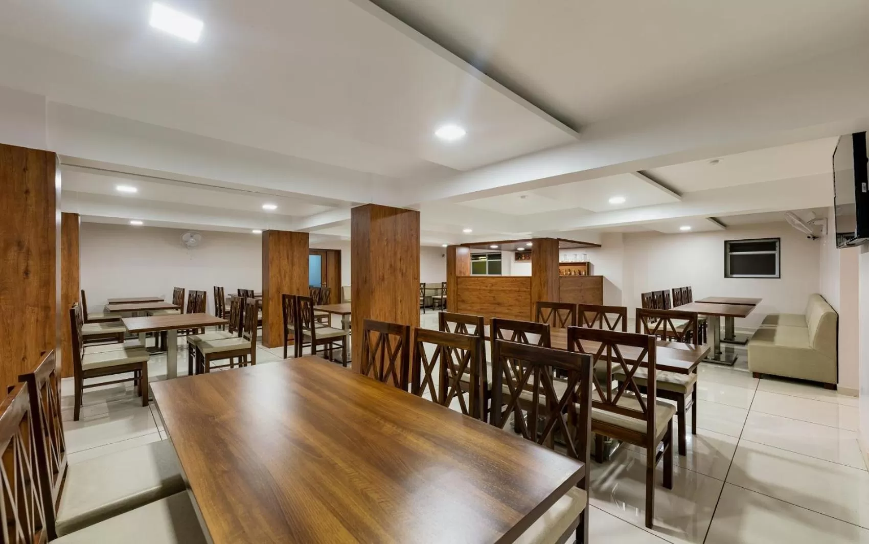 Restaurant/places to eat in Hotel Grand Indu, 3 Star Kolhapur