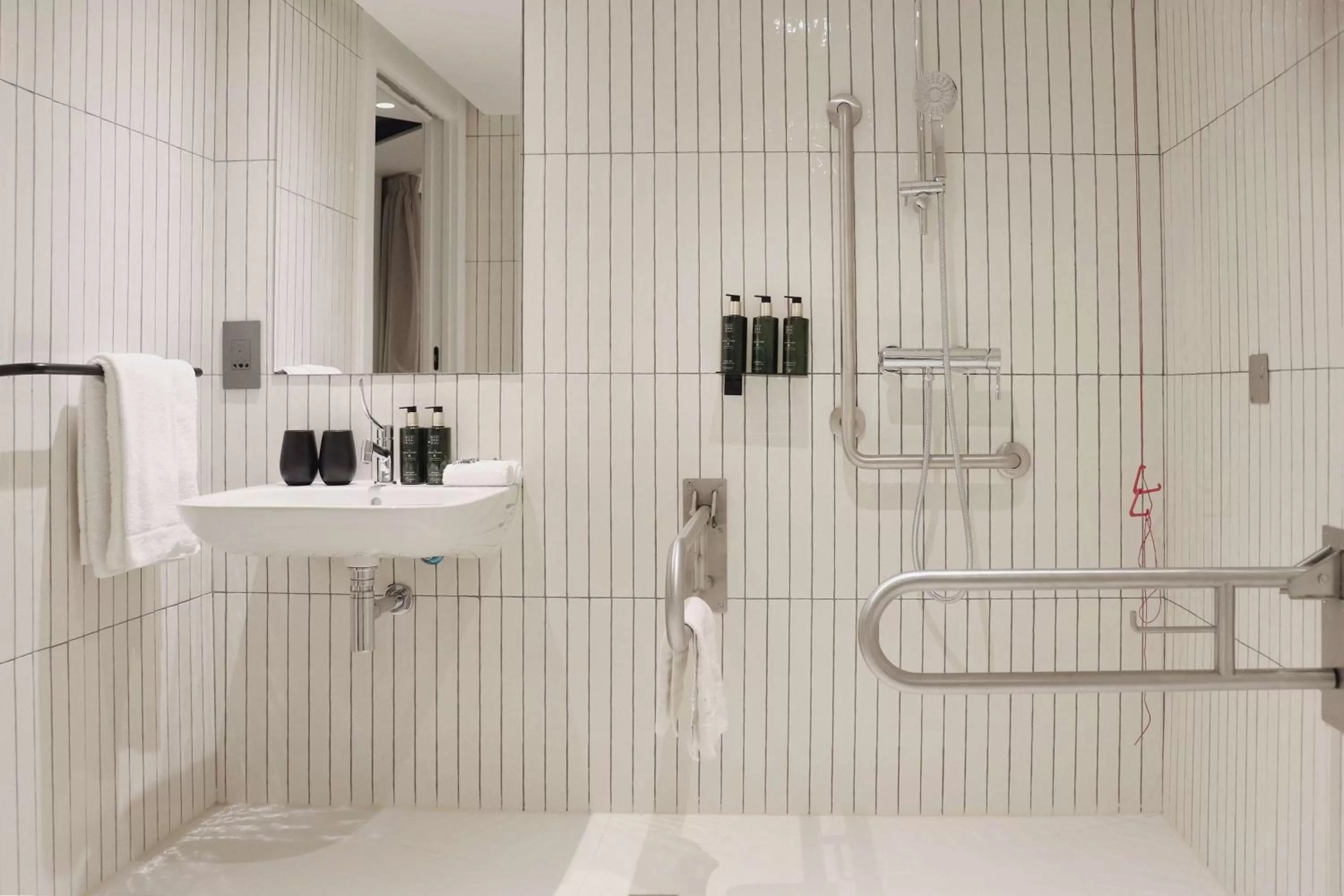 Photo of the whole room in Melia White House Hotel