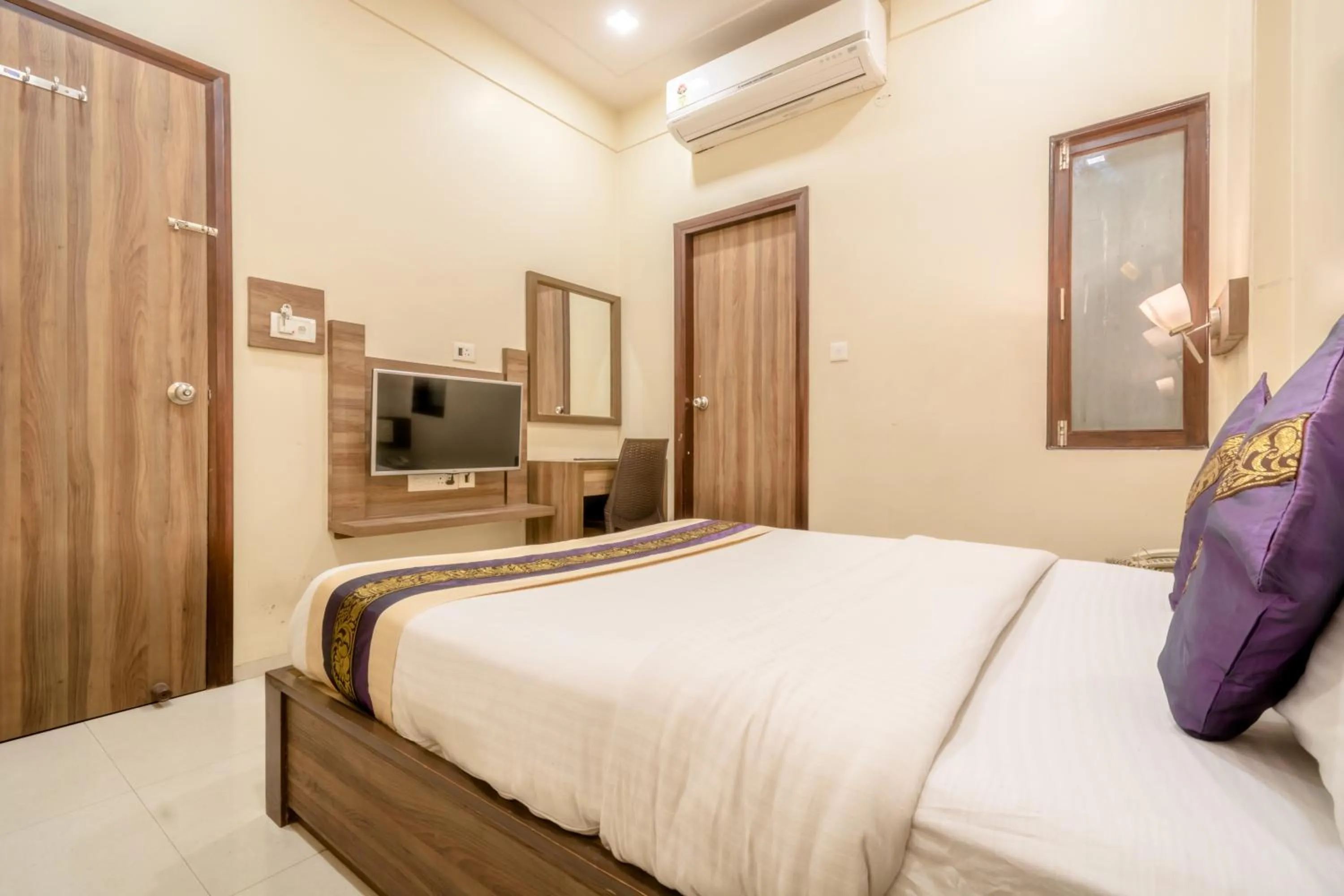 Bed in Hotel Sunday Inn