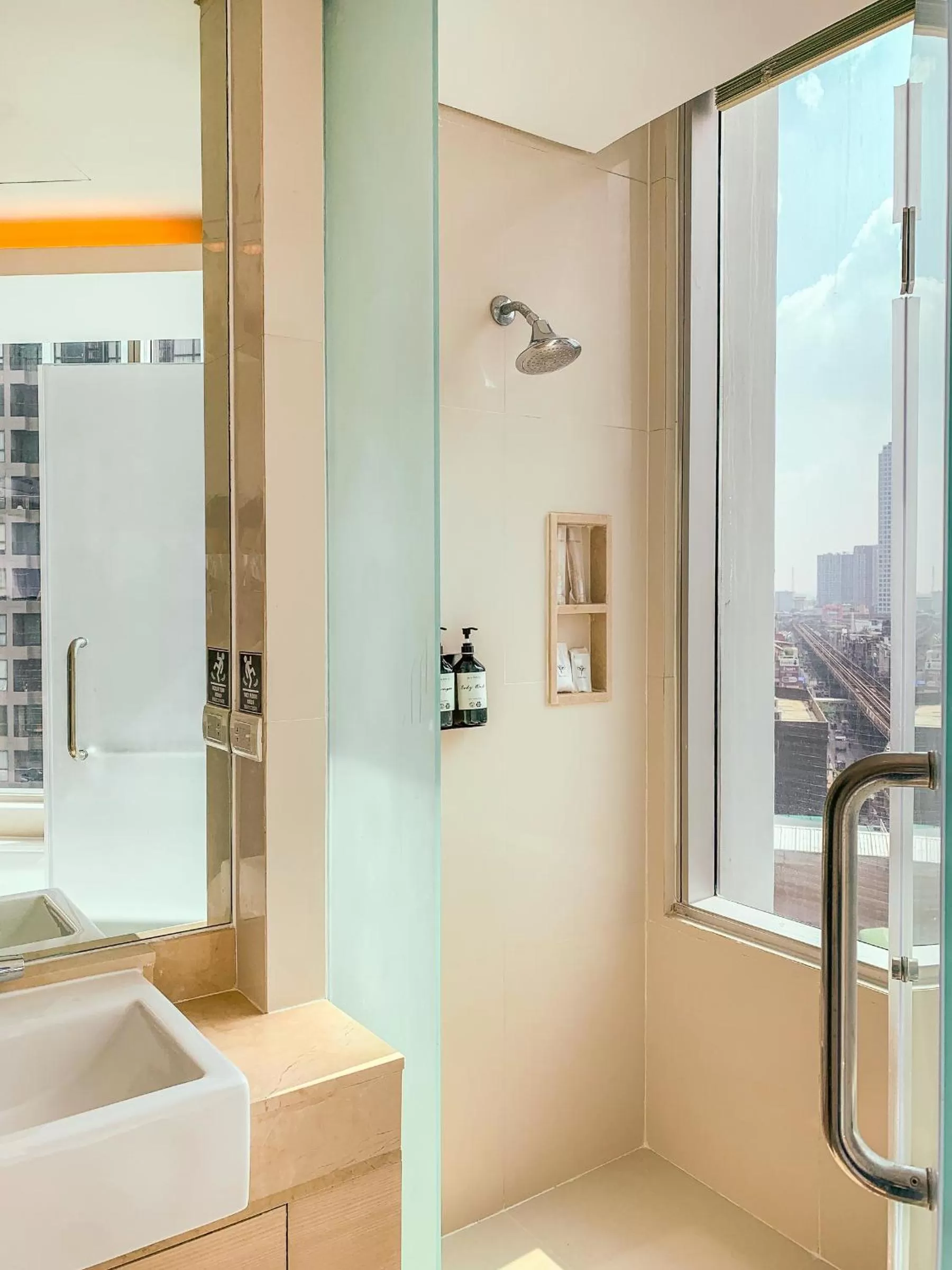 Shower in Jasmine Resort Bangkok