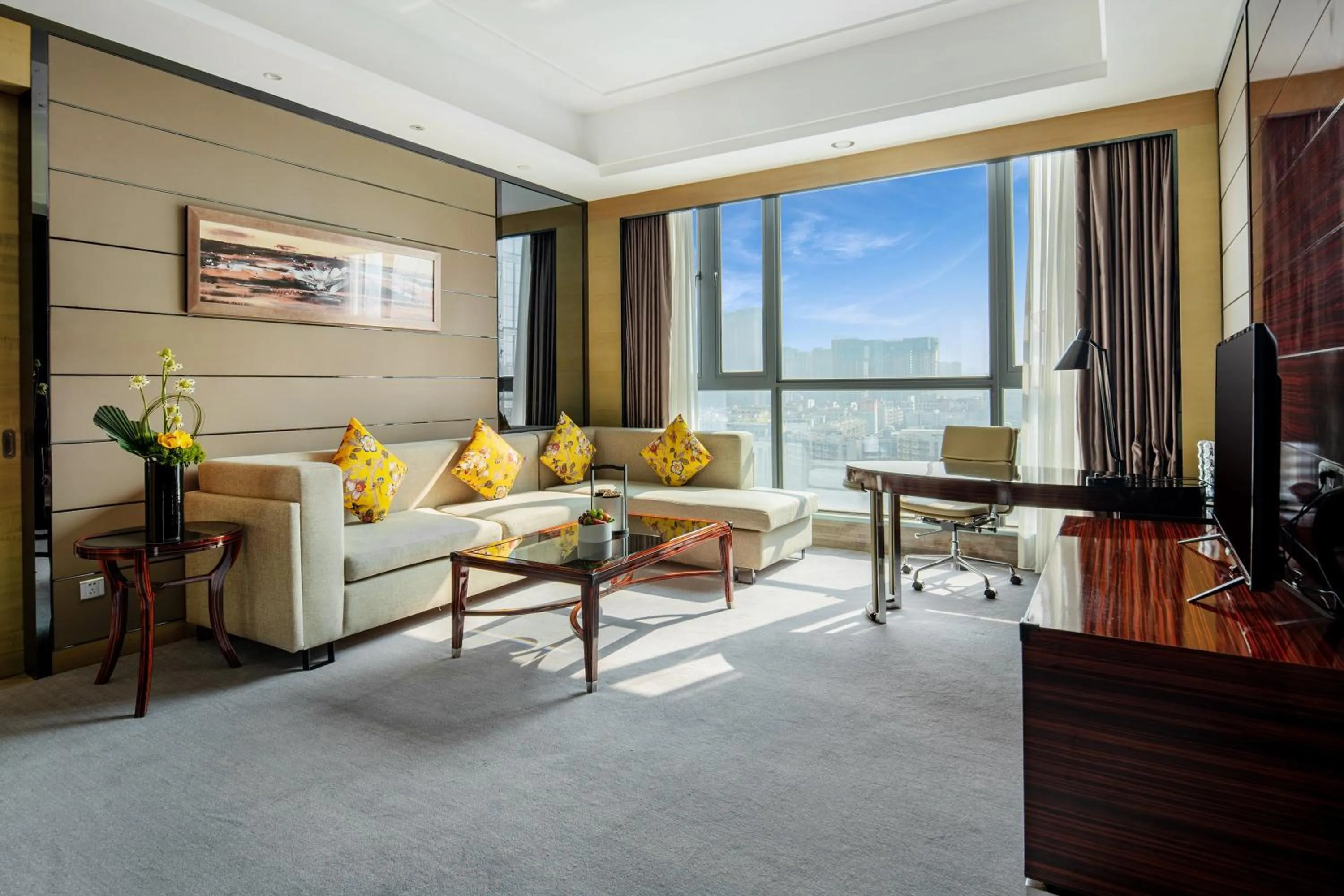 Photo of the whole room in Crowne Plaza Shenzhen Longgang City Centre by IHG