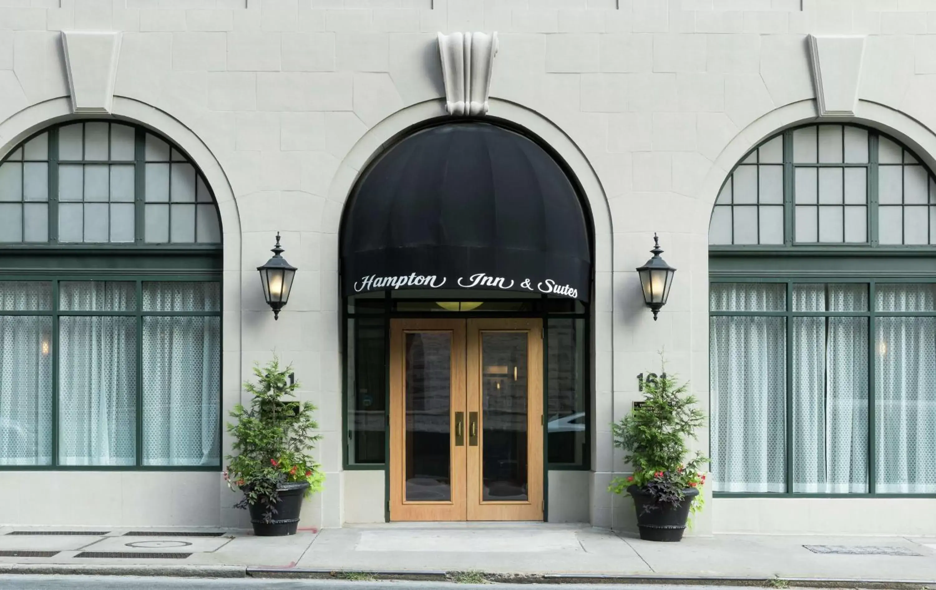 Property building in Hampton Inn & Suites Atlanta-Downtown Property building in Hampton Inn & Suites Atlanta-Downtown