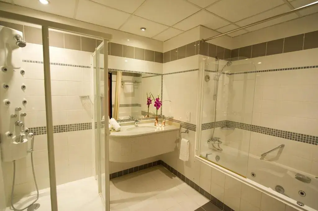 Bathroom in One Pavilion Luxury Serviced Apartments