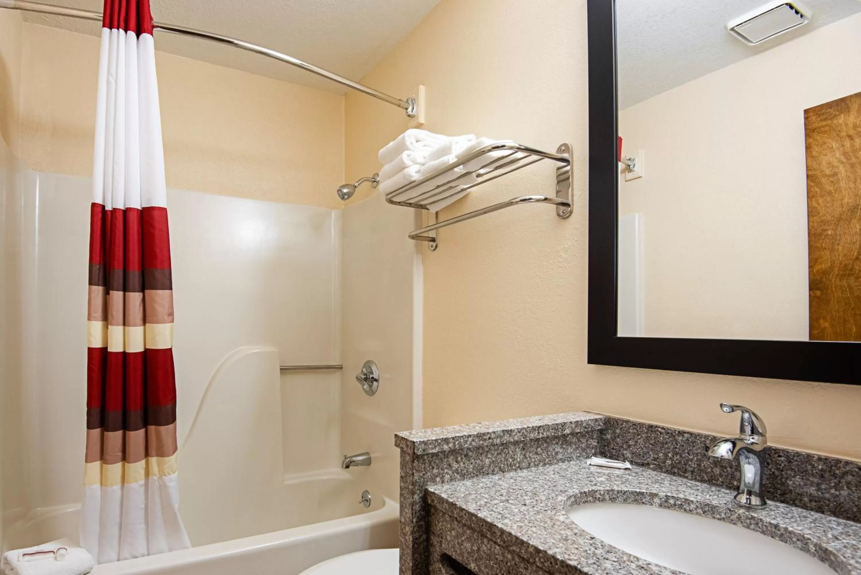 Bathroom in Red Roof Inn Cameron