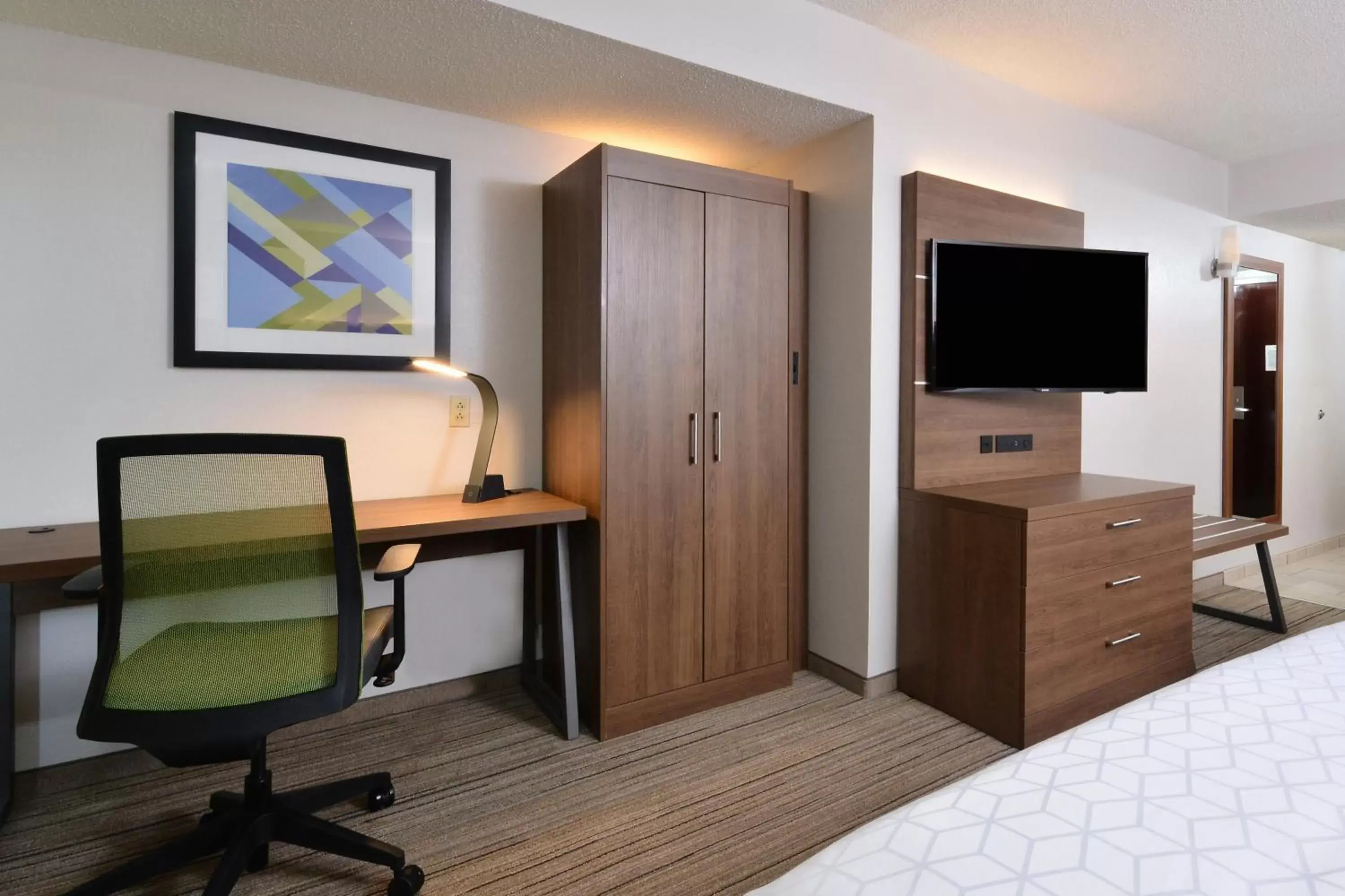 Photo of the whole room, TV/Entertainment Center in Holiday Inn Express Durham, an IHG Hotel