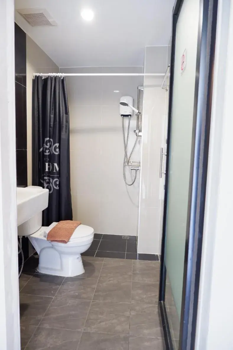 Shower, Bathroom in IZEN Budget Hotel & Residences (Plus)