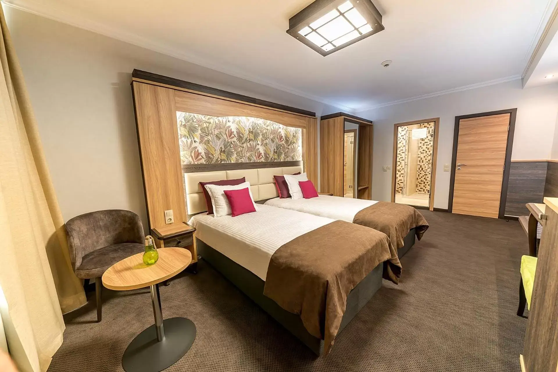 Standard Double or Twin Room in Hotel ZOO Sofia - Secured Paid Parking Standard Double or Twin Room in Hotel ZOO Sofia - Secured Paid Parking