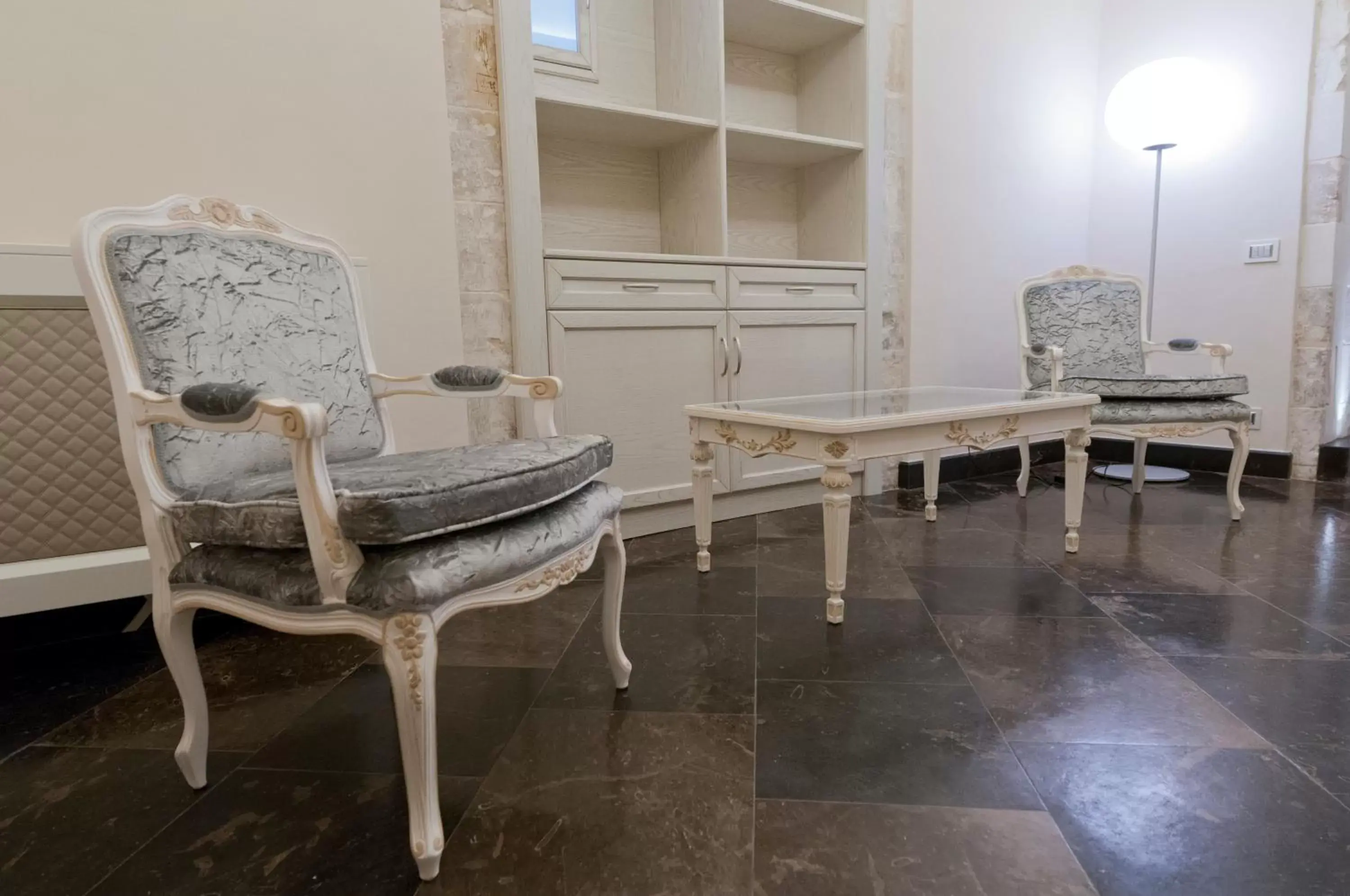 Photo of the whole room, Seating Area in Palazzo Favacchio - Patanè