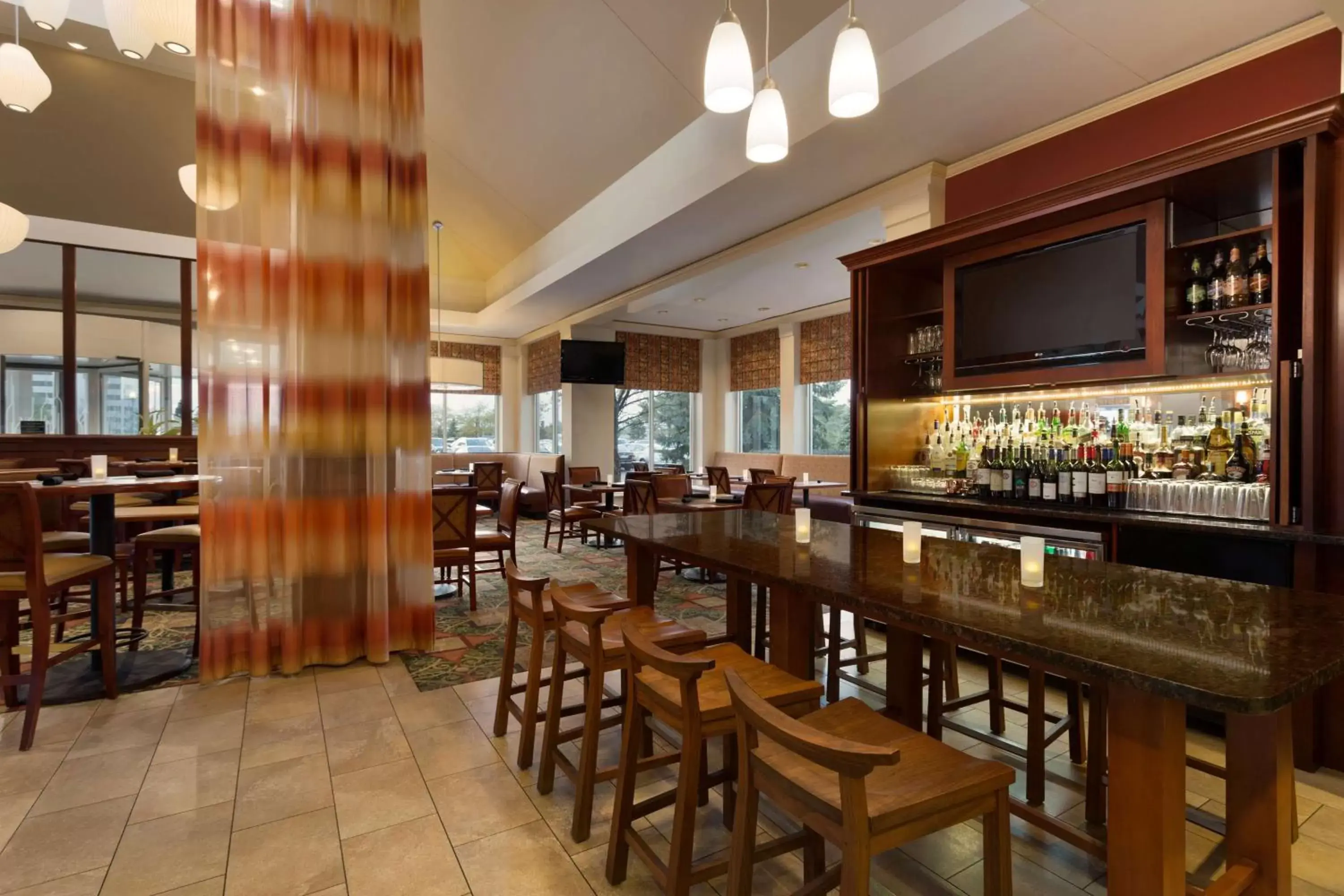 Restaurant/places to eat, Lounge/Bar in Hilton Garden Inn Oakbrook Terrace
