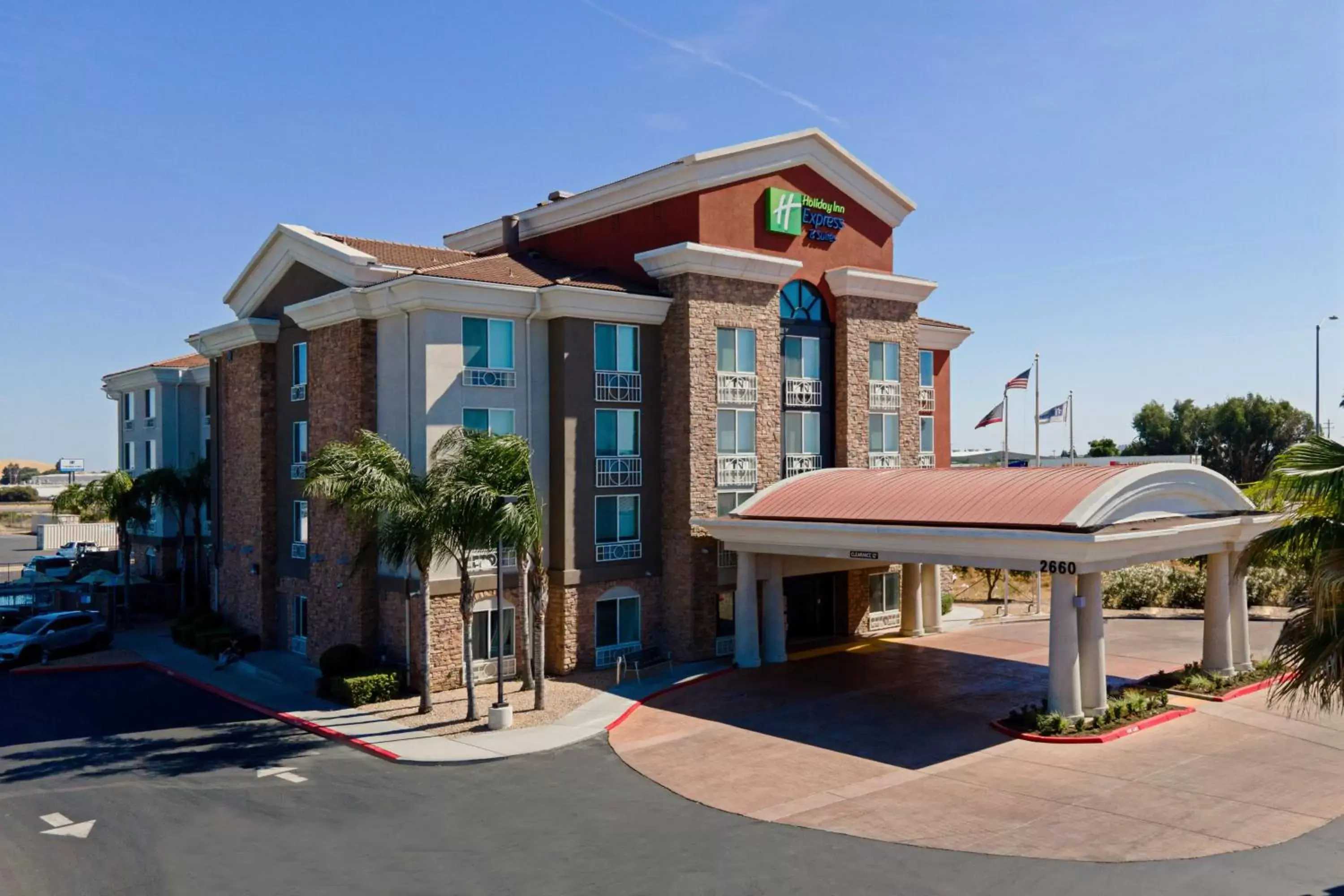 Property Building in Holiday Inn Express Fresno South, an IHG Hotel