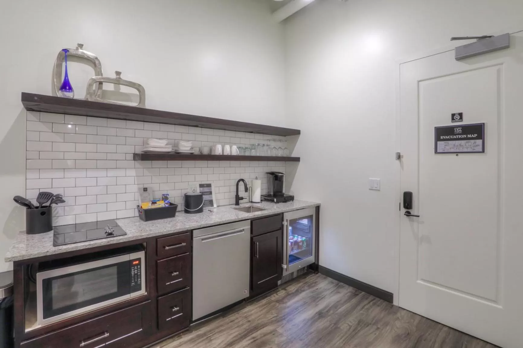 Kitchen or kitchenette in Studio 154 Hotel