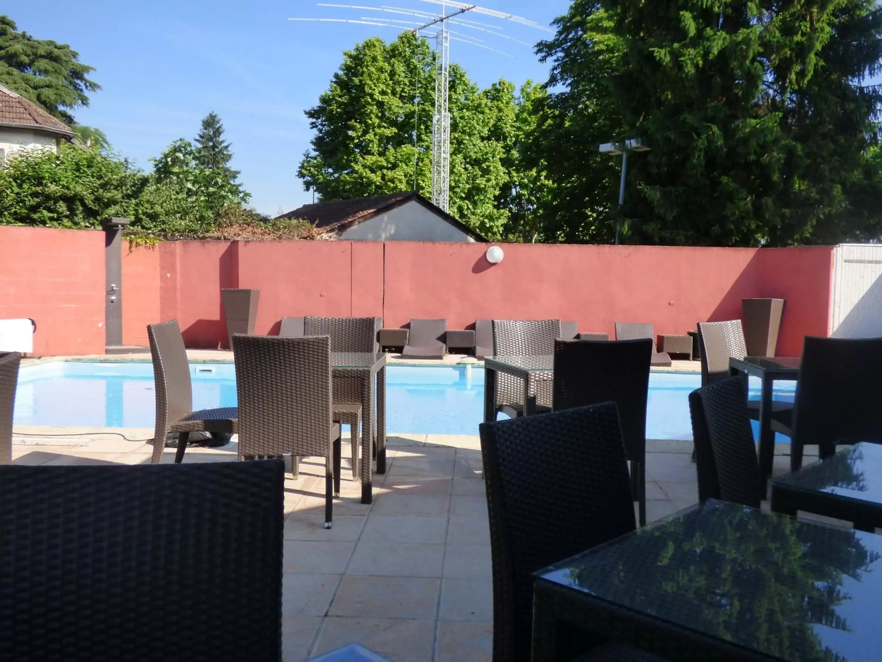 Swimming pool, Restaurant/Places to Eat in Hôtel Escatel