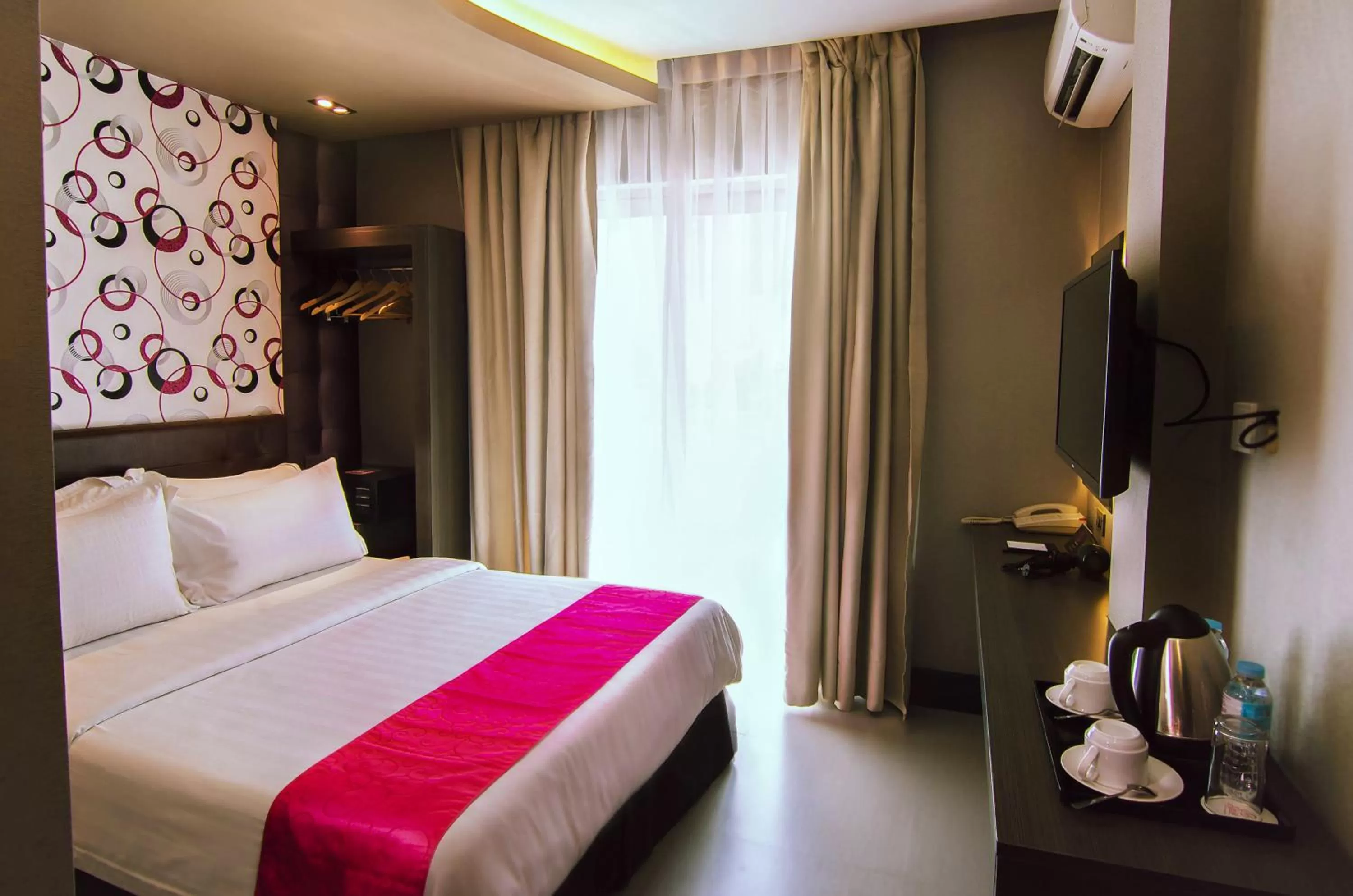 Bed in Eloisa Royal Suites