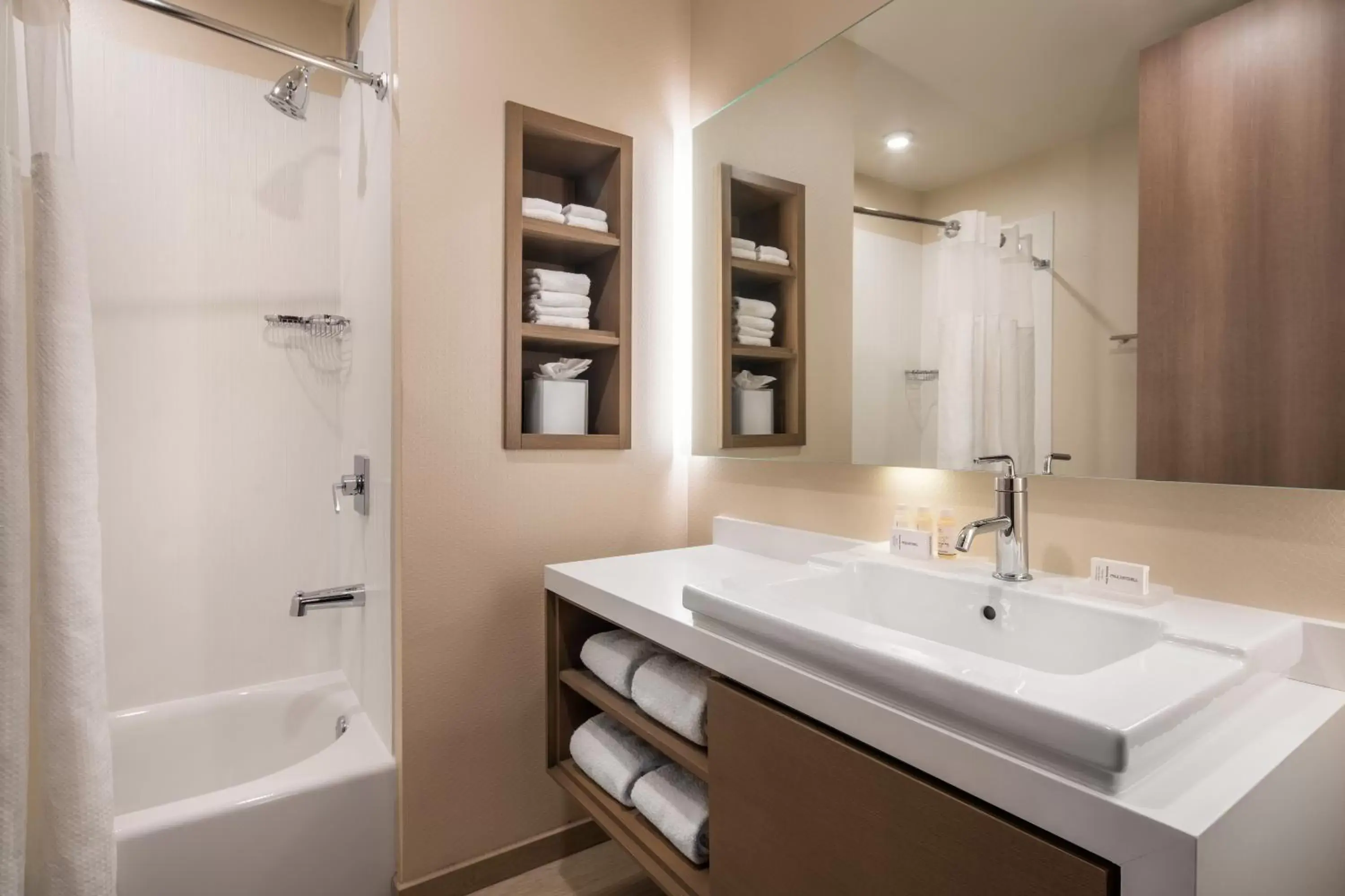 Shower, Bathroom in Courtyard by Marriott Phoenix Downtown