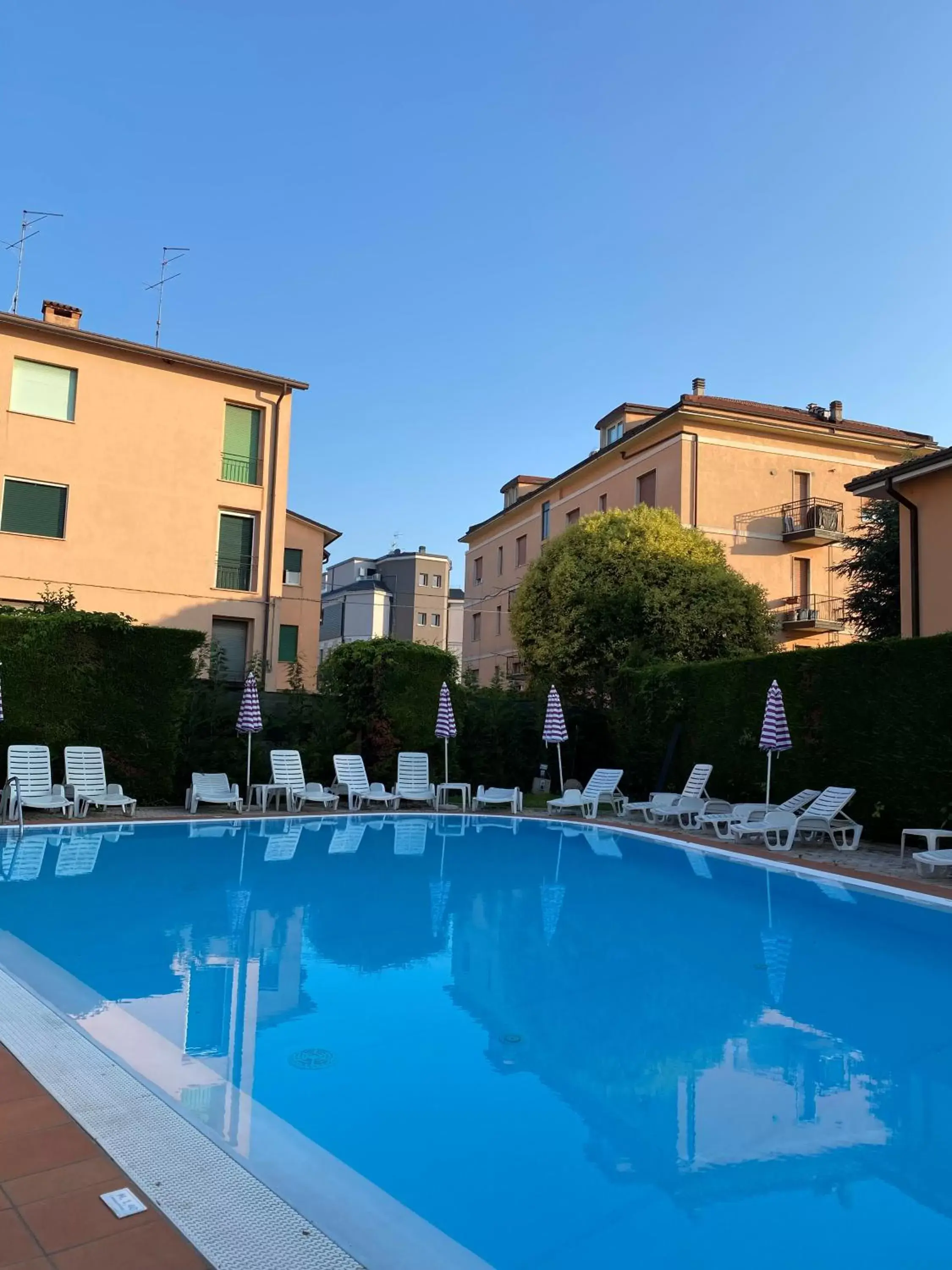Swimming pool, Property Building in Hotel Bella Peschiera