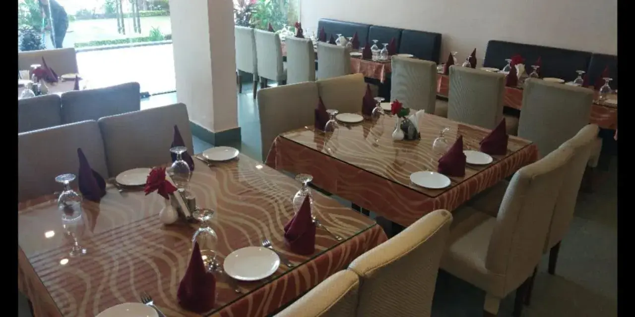 Restaurant/Places to Eat in Hotel Rama Trident