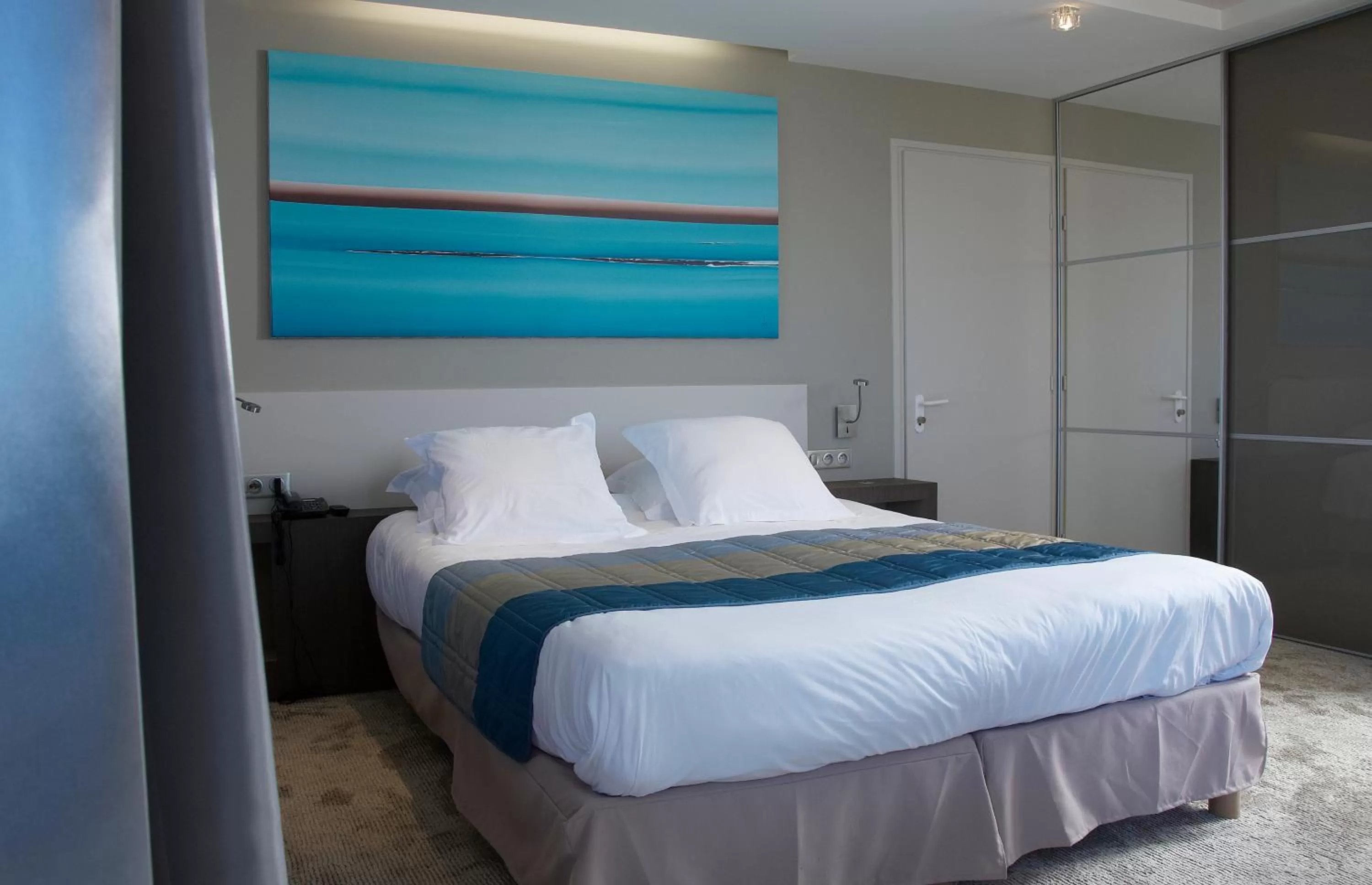 Bedroom, Bed in Hostellerie de la Pointe Saint-Mathieu - SPA & Restaurant