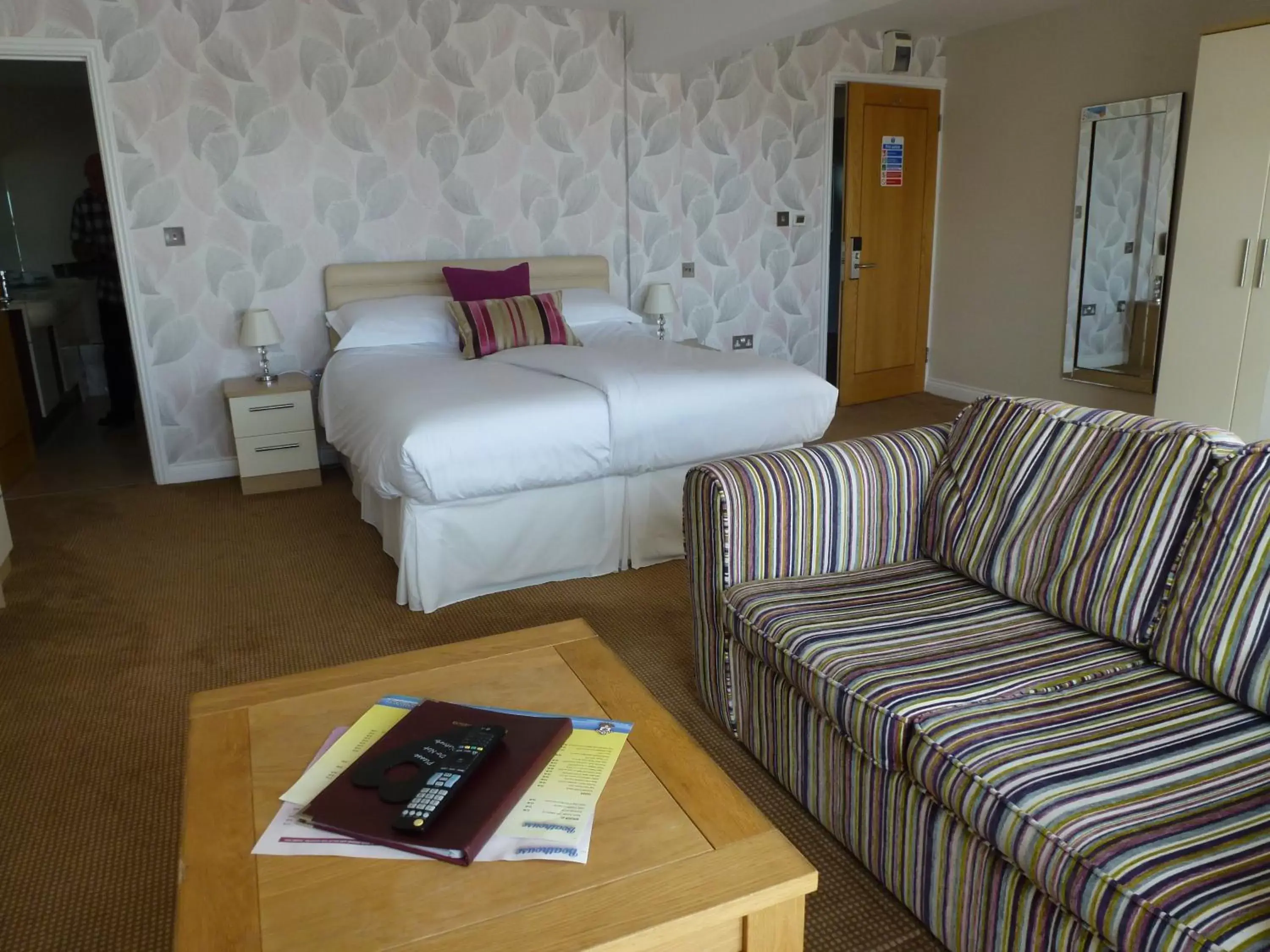Photo of the whole room, Bed in Boathouse Hotel