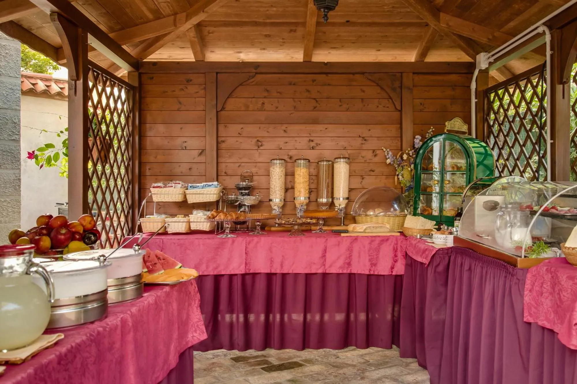 Food and drinks in Hotel La Meridiana