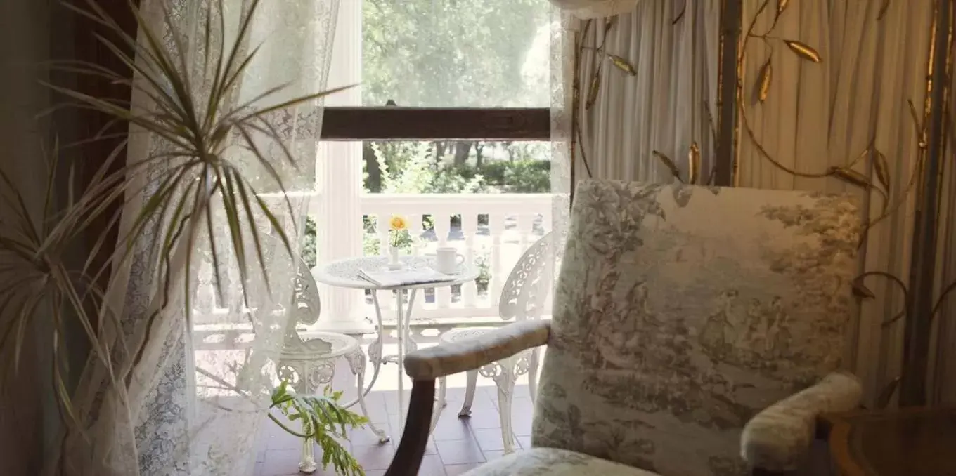 Day, Patio/Outdoor Area in Forsyth Park Inn